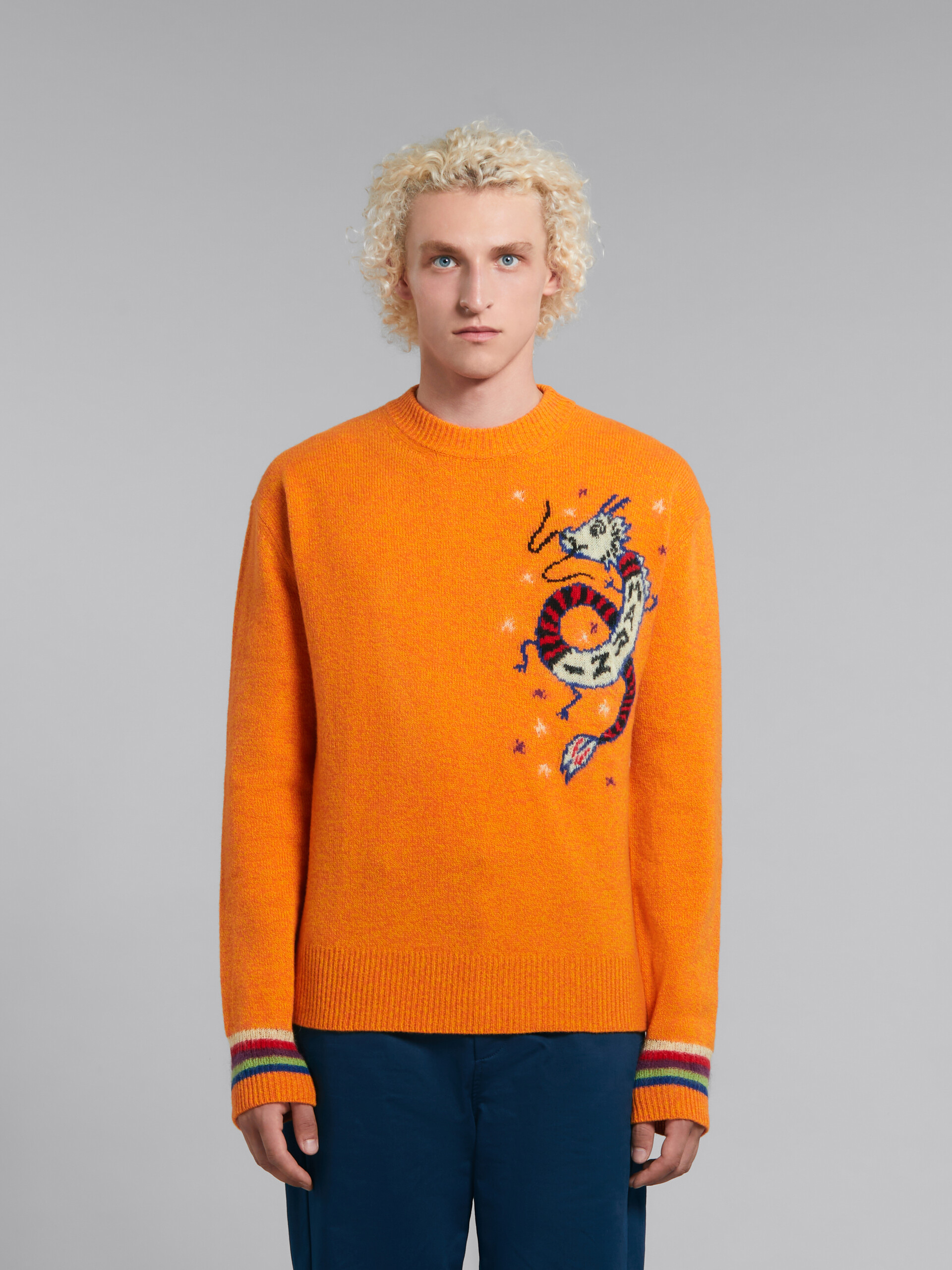 Pull en laine orange avec dragon en jacquard - pulls - Image 2
