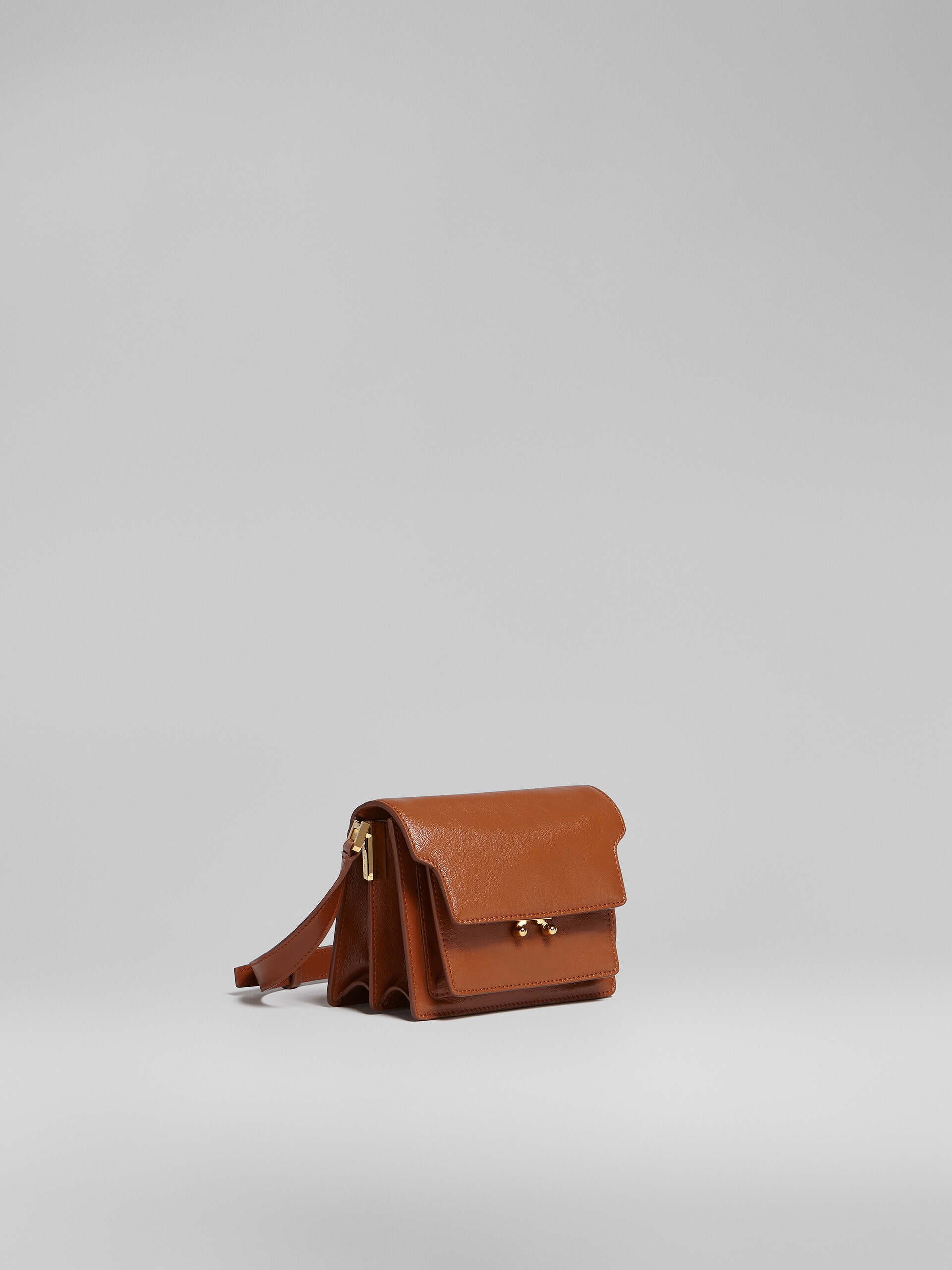 Mini-sac TRUNK SOFT en cuir rose - Sacs portés épaule - Image 6