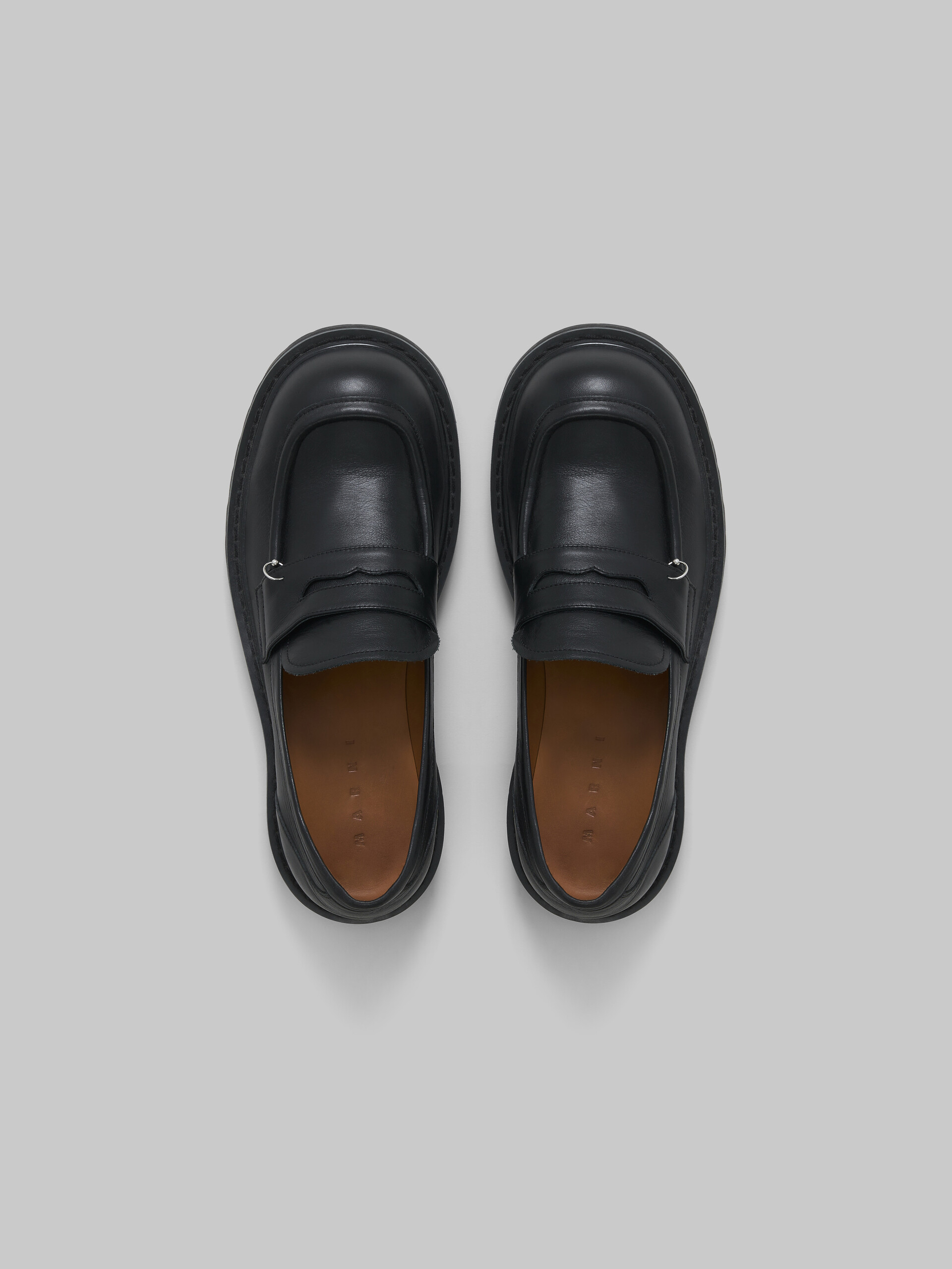 Black leather chunky loafer with piercings - Mocassin - Image 4