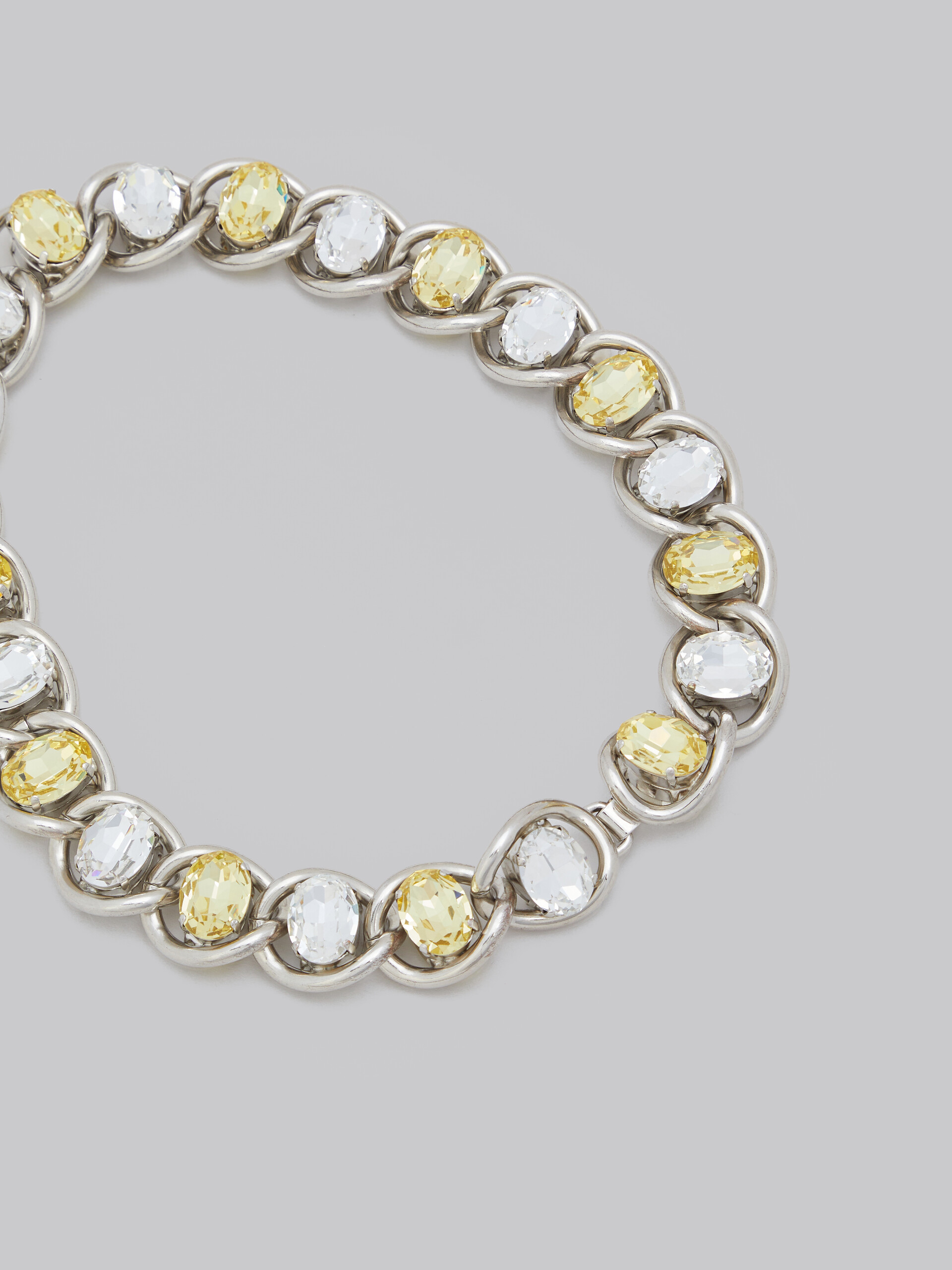 Collier en chaîne épaisse avec strass transparents et jaunes - Colliers - Image 4