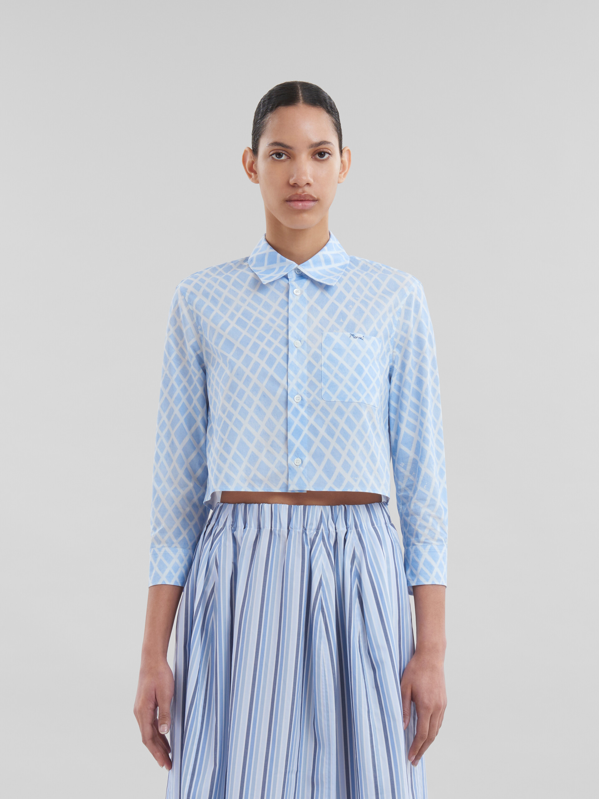 Light blue organic poplin cropped shirt with Landscapes print - Shirts - Image 2