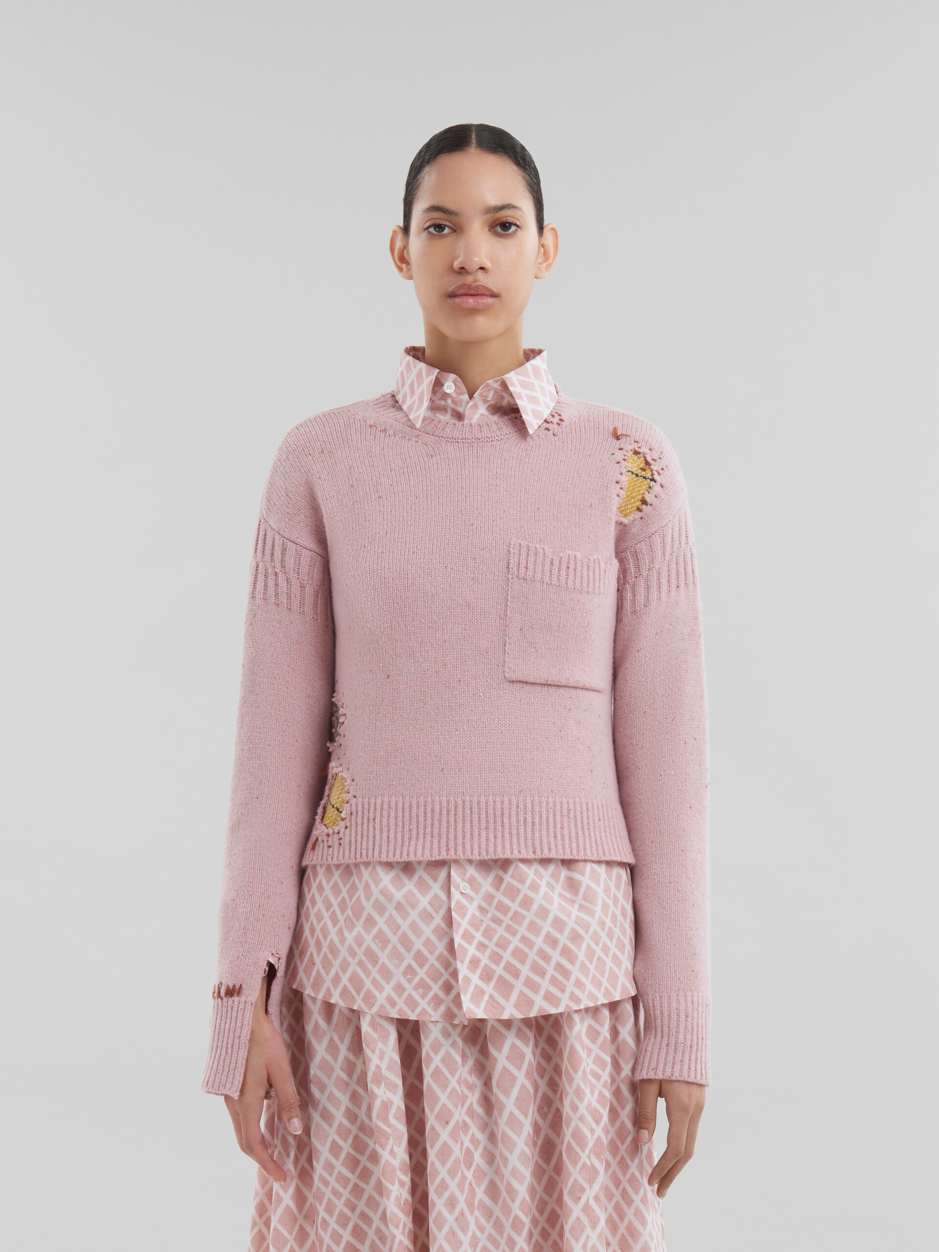 Jersey rosa de lana Shetland con parches efecto remiendo Marni - jerseys - Image 2