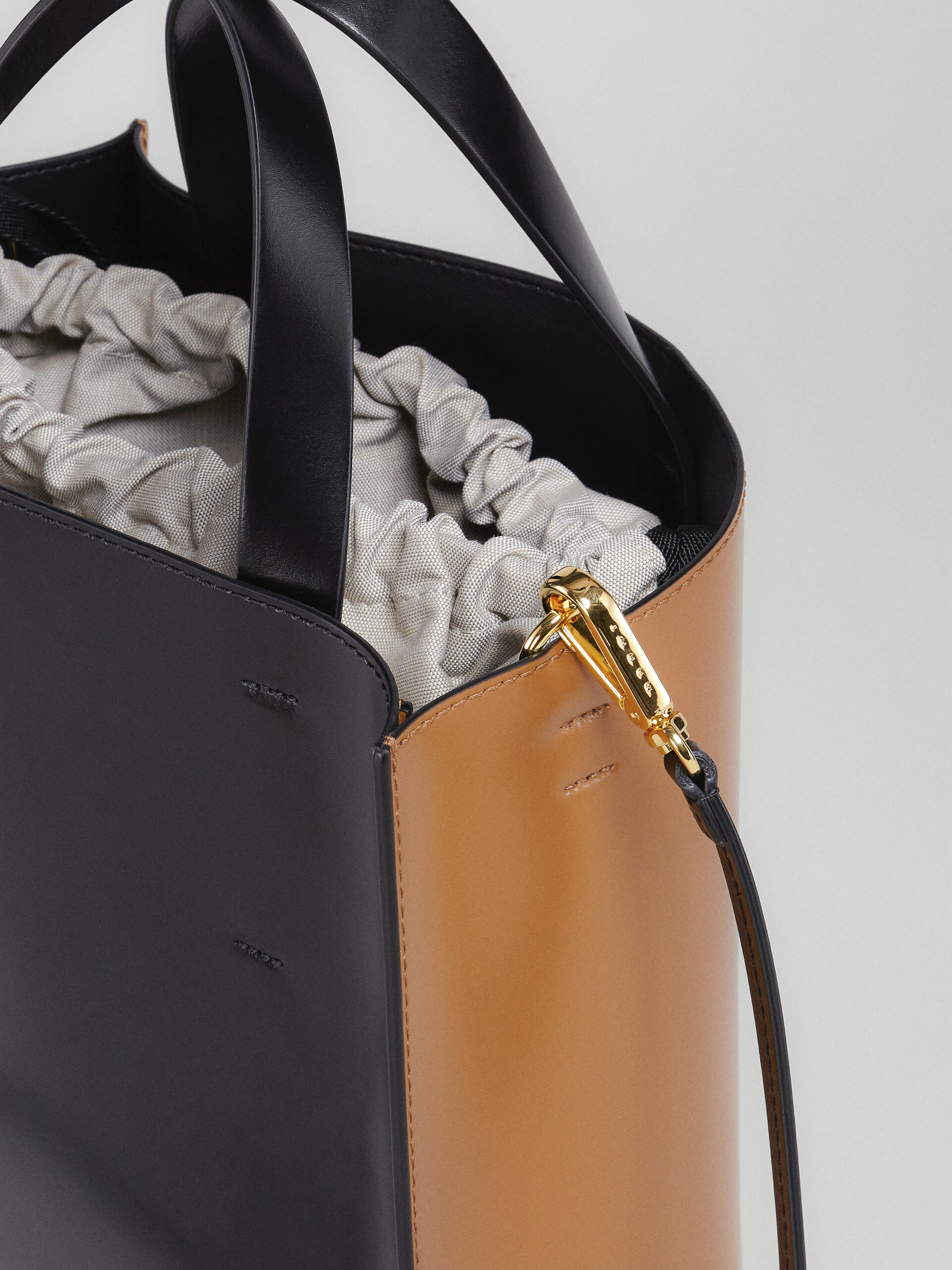 Petit sac MUSEO en cuir marron et noir - Sacs cabas - Image 4