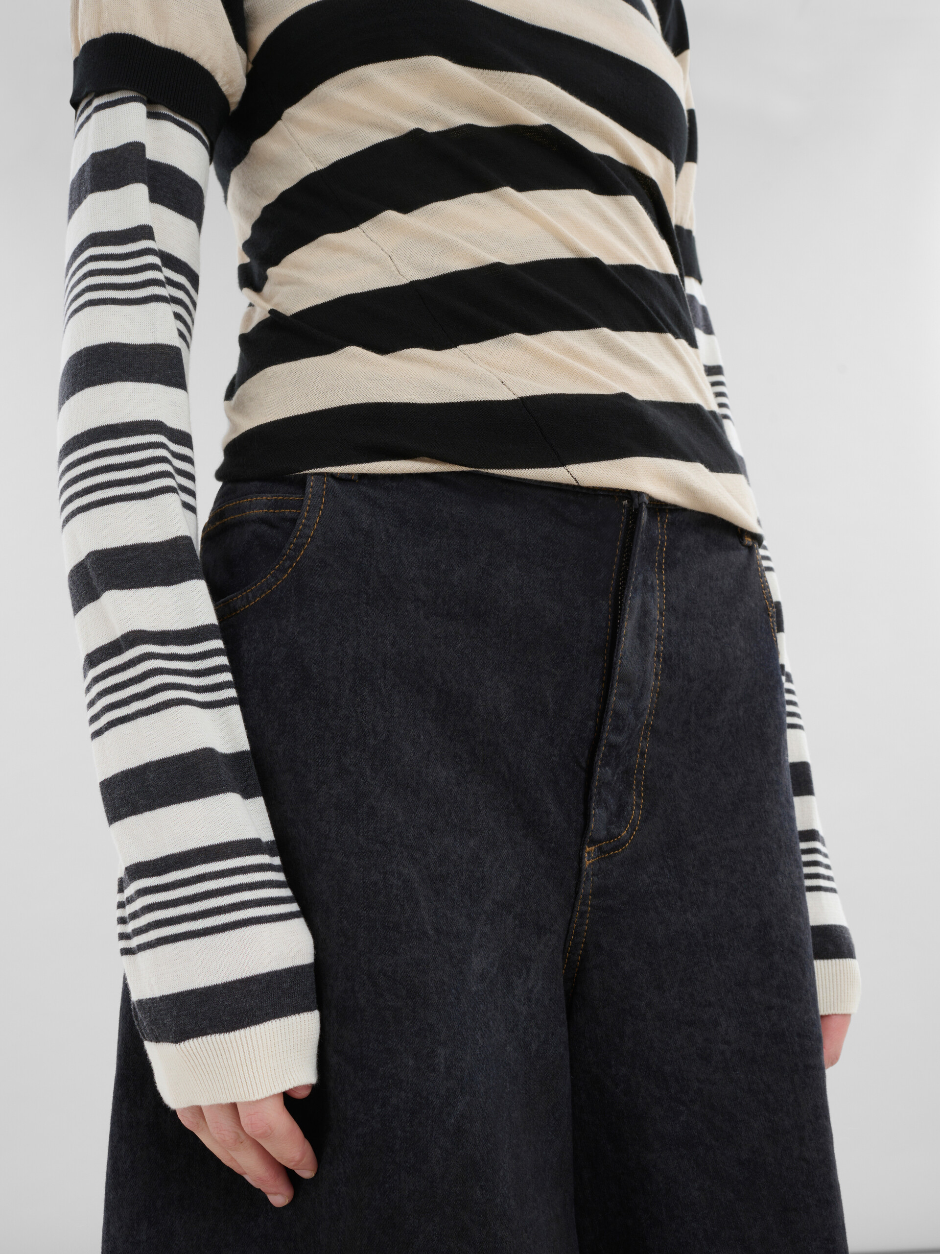 Black and white layered cotton crew-neck with contrast stripes - Pullovers - Image 4