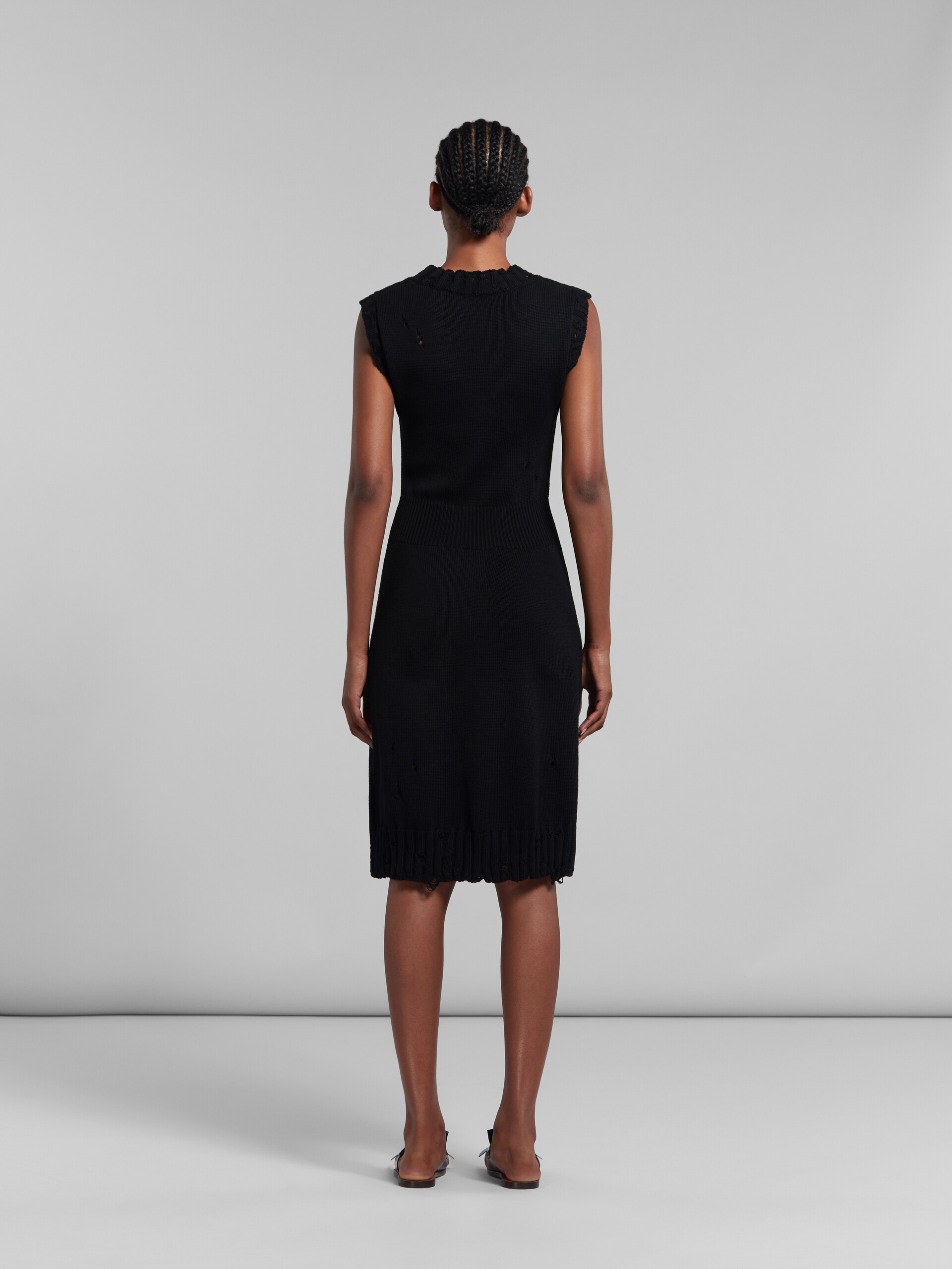 흐트러진 스타일의 블랙 코튼 니트 드레스 - 드레스 - Image 3