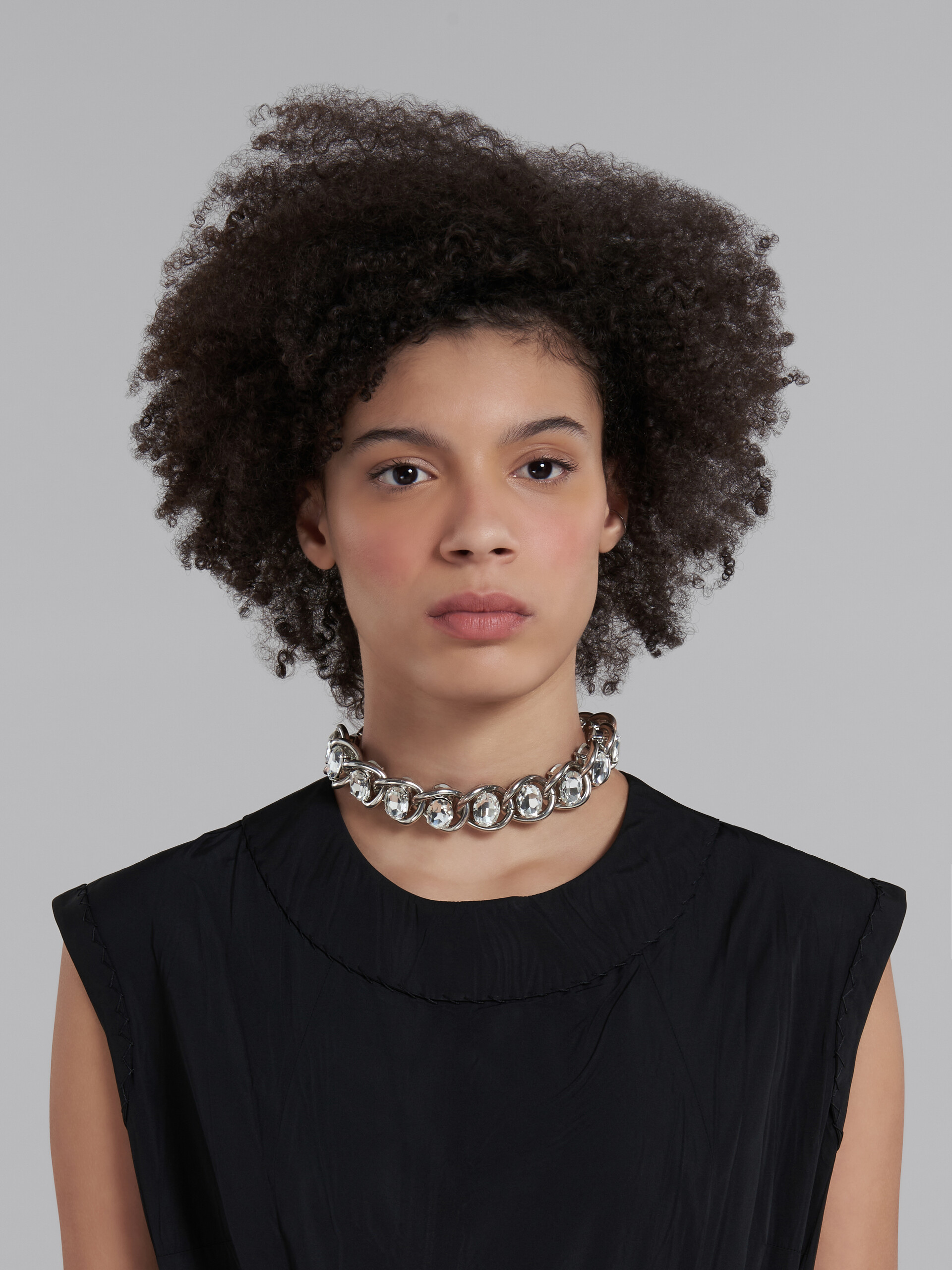 Markante Halskette mit Strasssteinen - Halsketten - Image 2