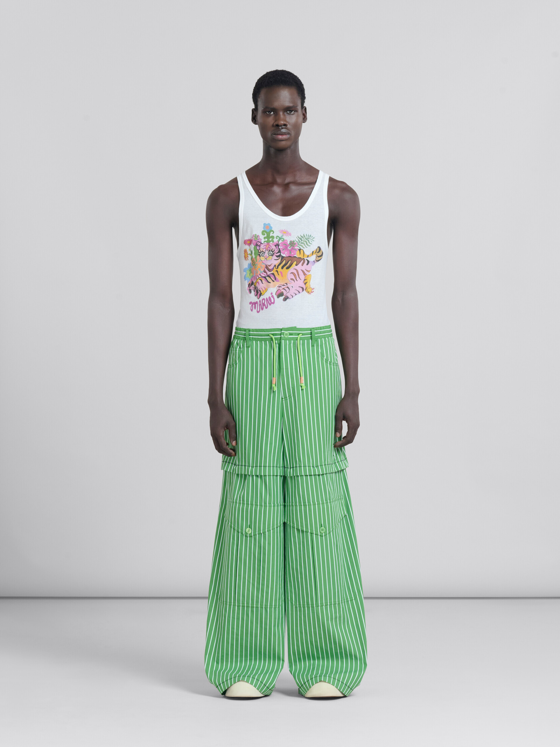 Pantalon cargo rayé en coton organique vert - Pantalons - Image 1