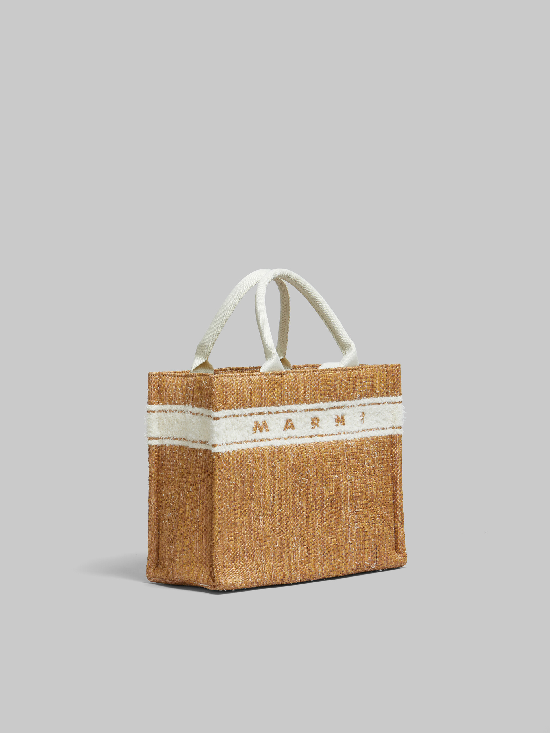 Kleine naturweiße Tote Bag mit Bast-Optik und flauschigem Logo - Shopper - Image 6