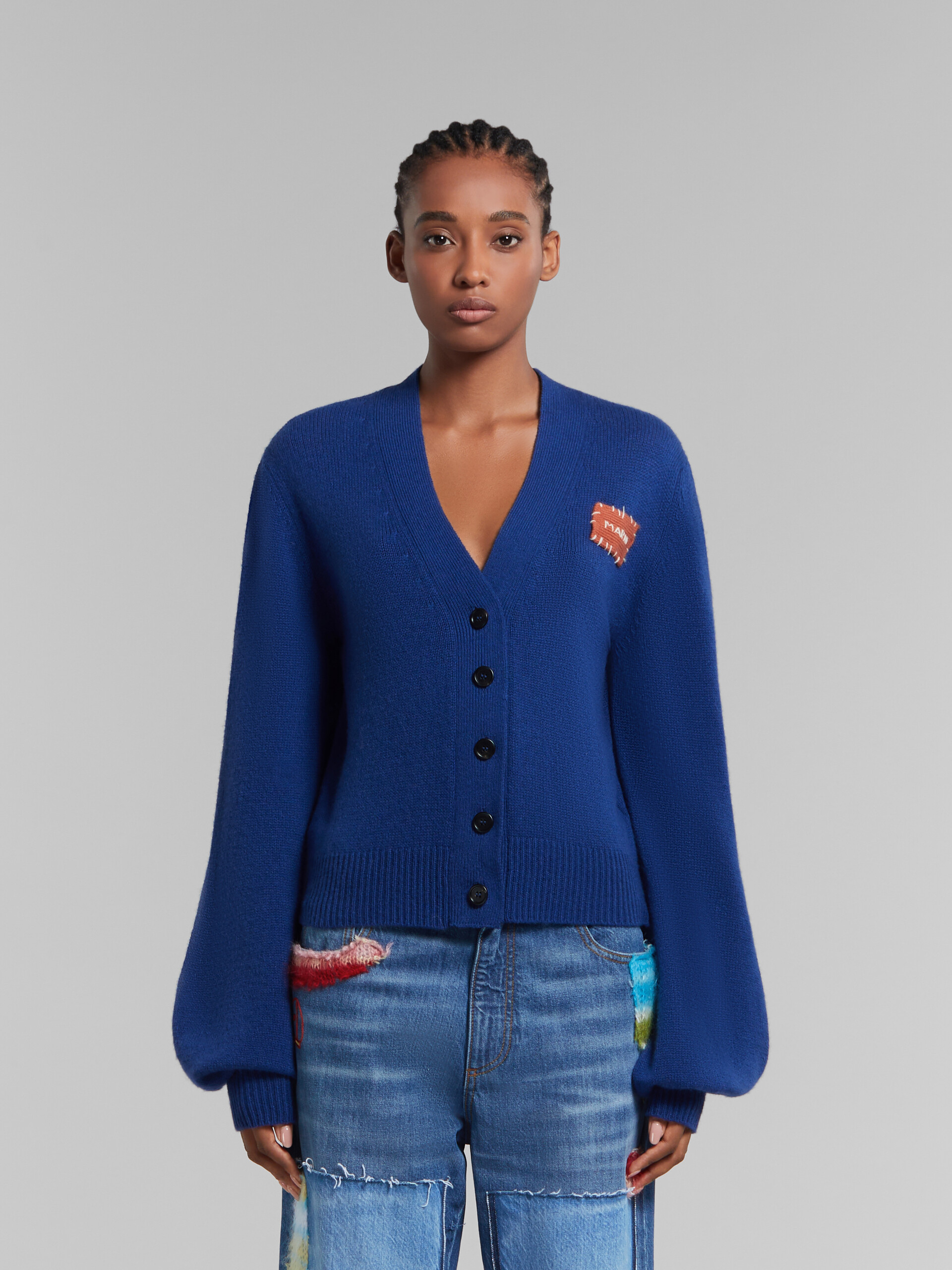 Cardigan en cachemire bleu avec patch effet raccommodé Marni - pulls - Image 2