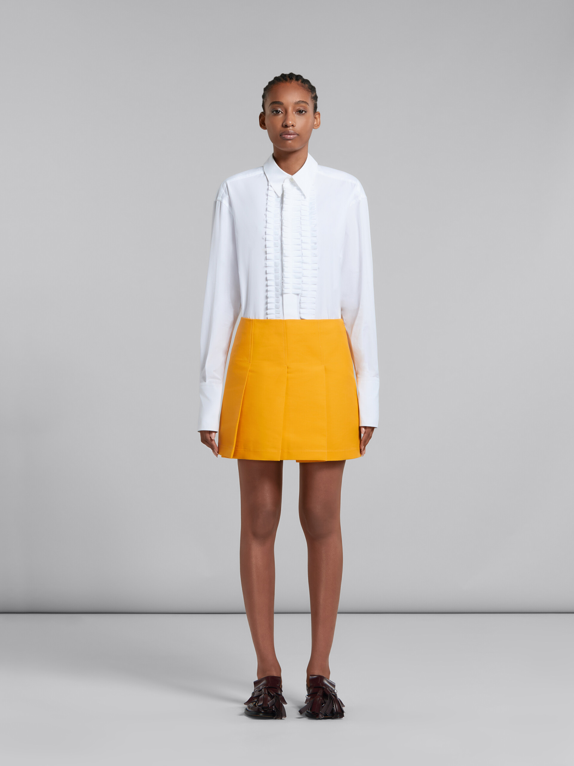 Minifalda de cady naranja con pliegues anchos - Faldas - Image 2