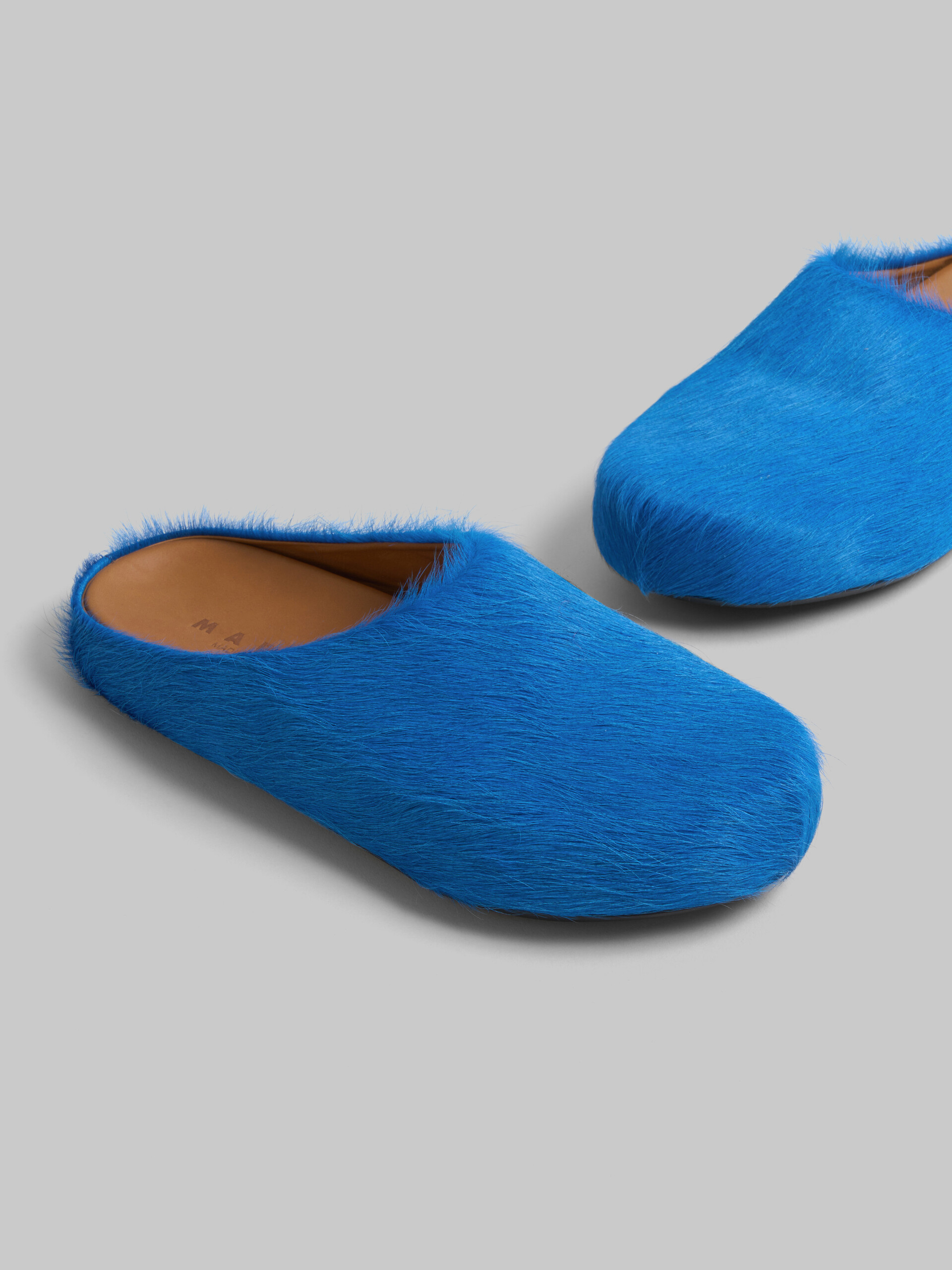 Hinten offener Loafer-Barfußschuh aus blauem Kalbsfell - Holzschuhe - Image 5