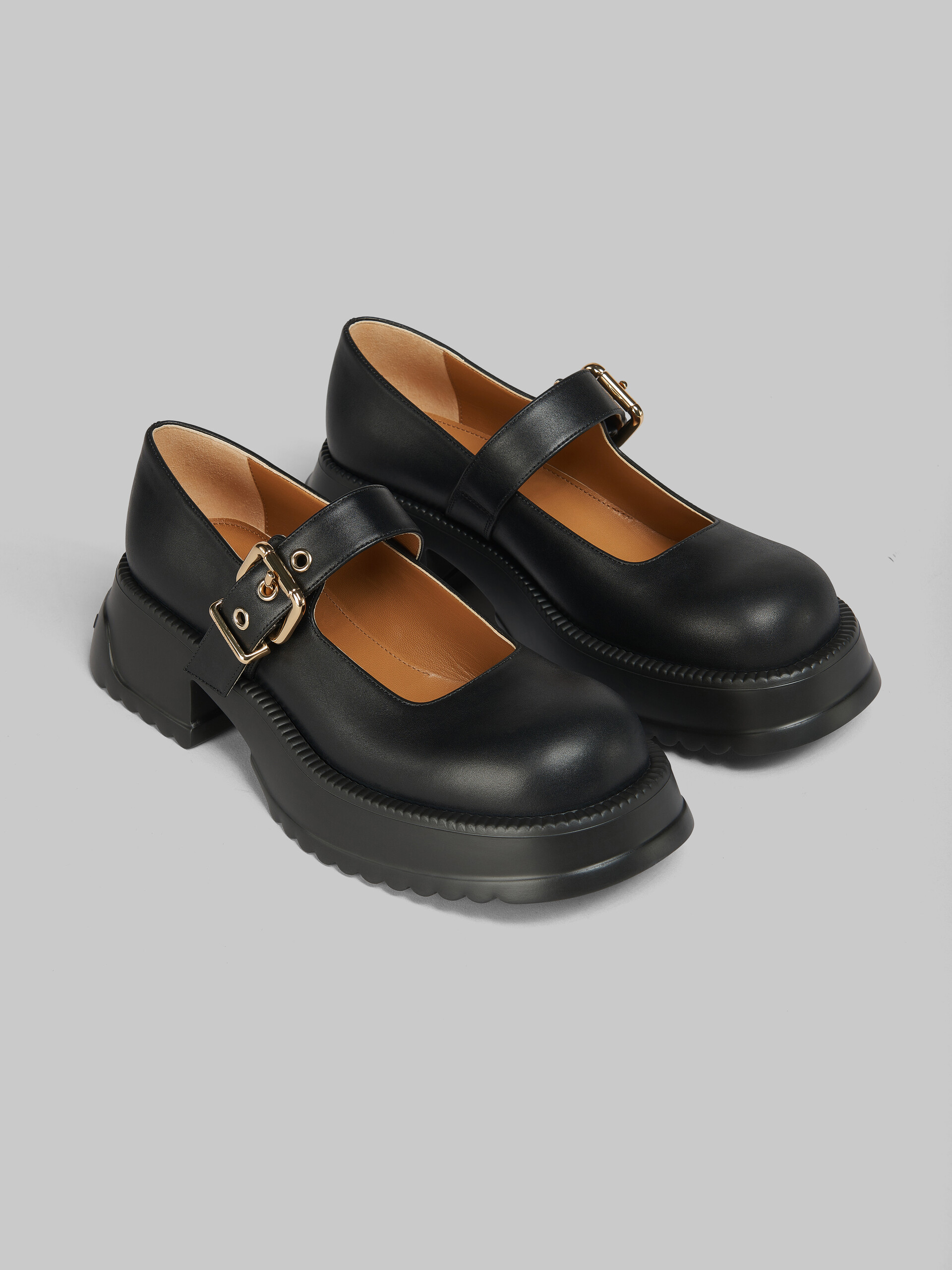 Zapatos estilo Mary Jane de piel negra con suela de plataforma - Sneakers - Image 5