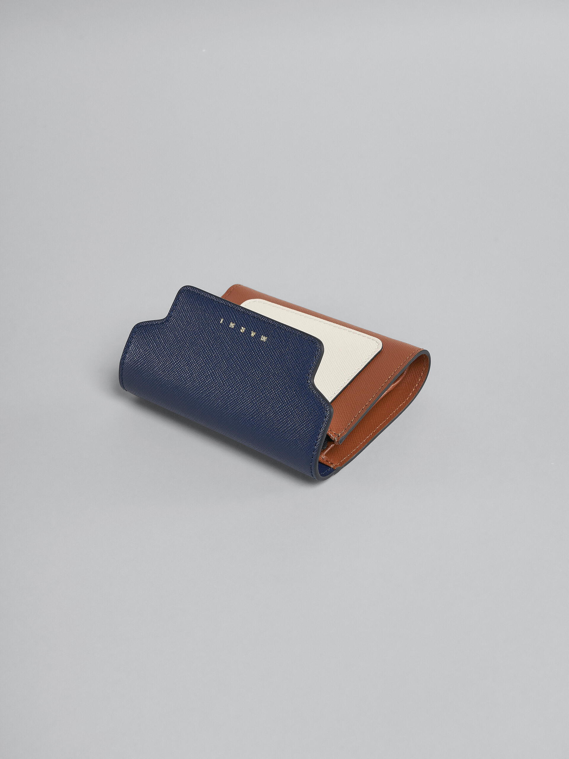 Portemonnaie aus Saffiano-Leder in Hellgrün, Weiß und Braun - Brieftaschen - Image 4