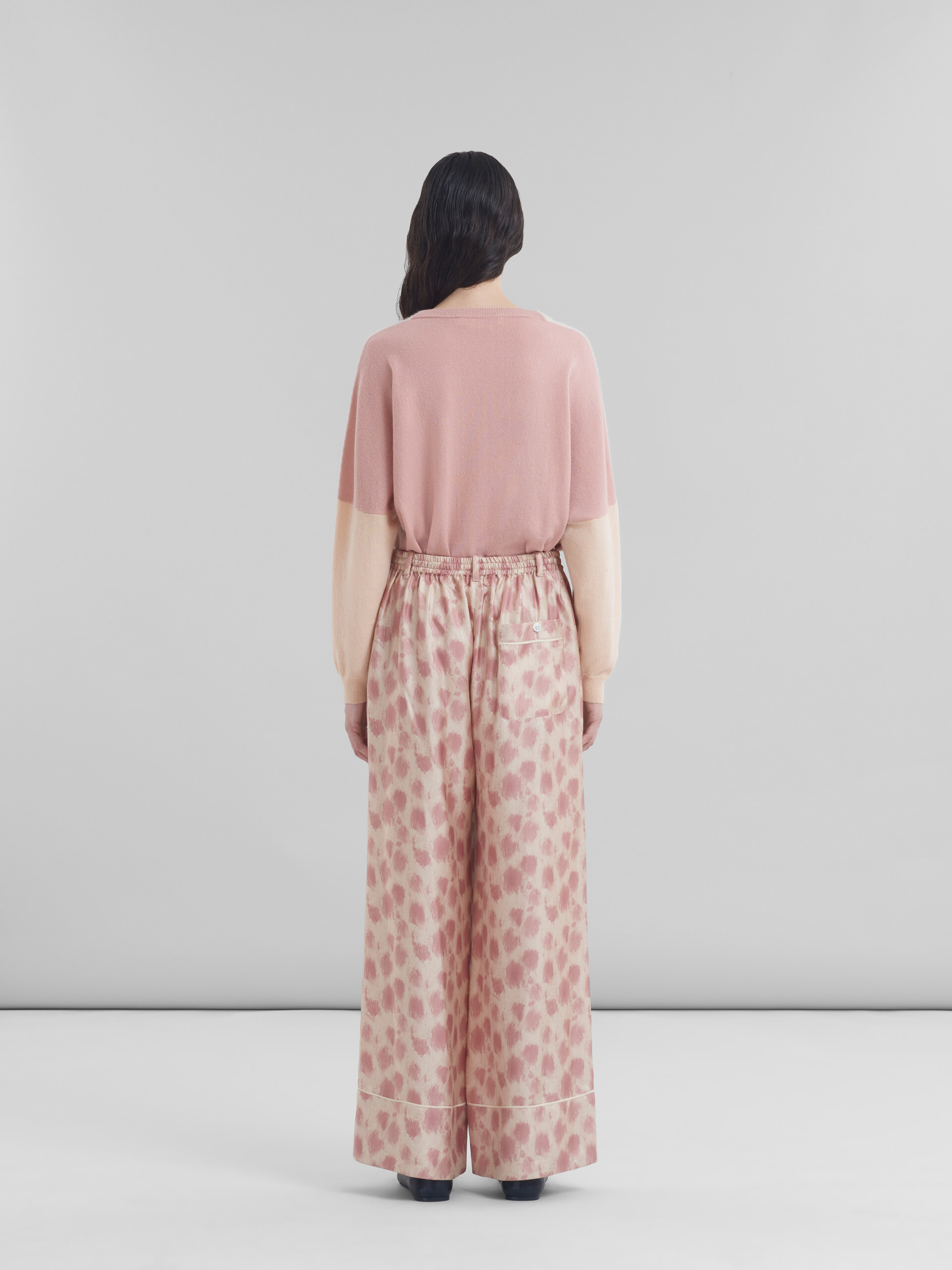 Dusty pink silk palazzo trousers with Crayon Leopard print - Pants - Image 3