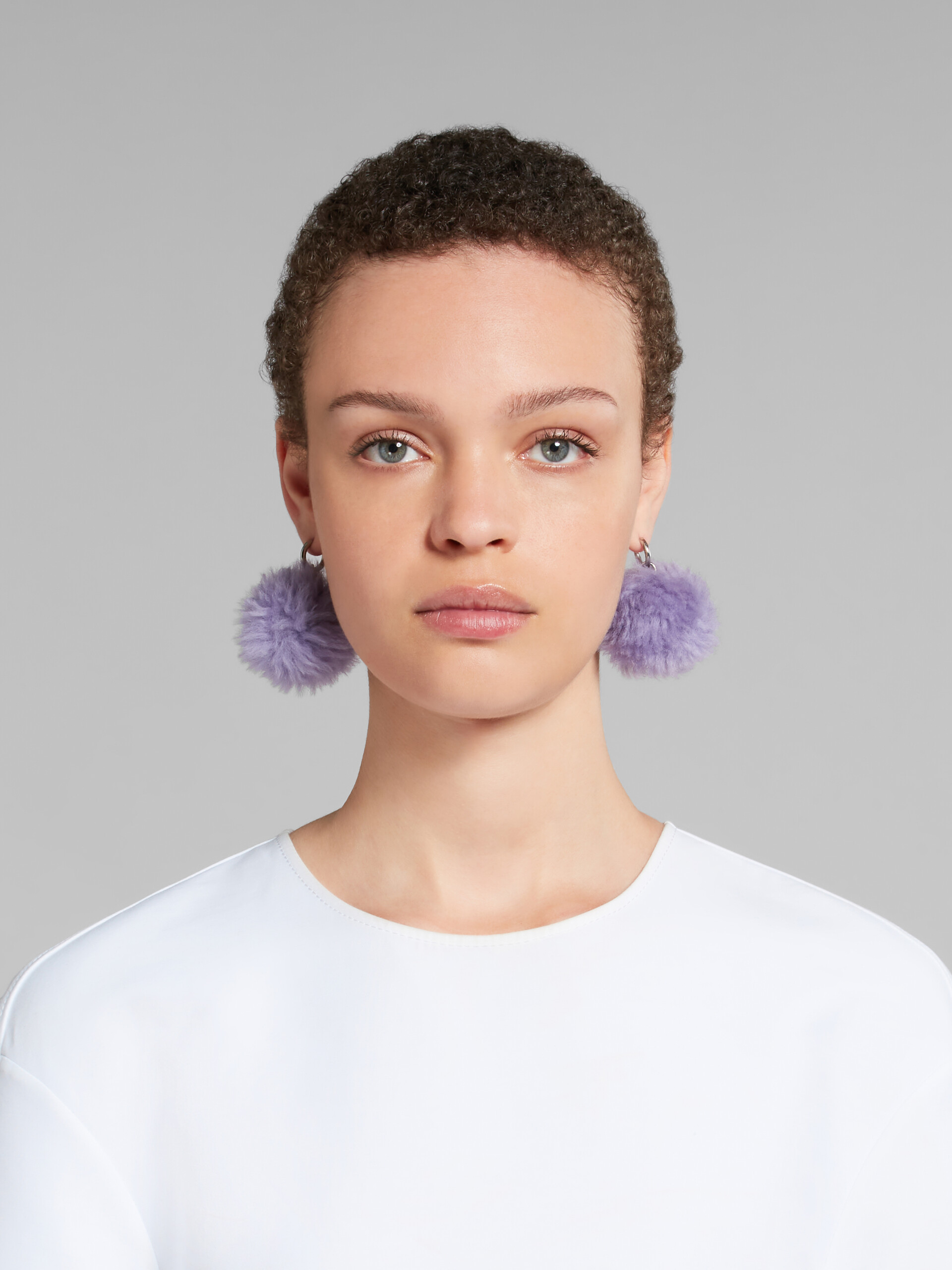 Boucles d’oreilles à pompons duveteux violets - Boucles d’oreilles - Image 2
