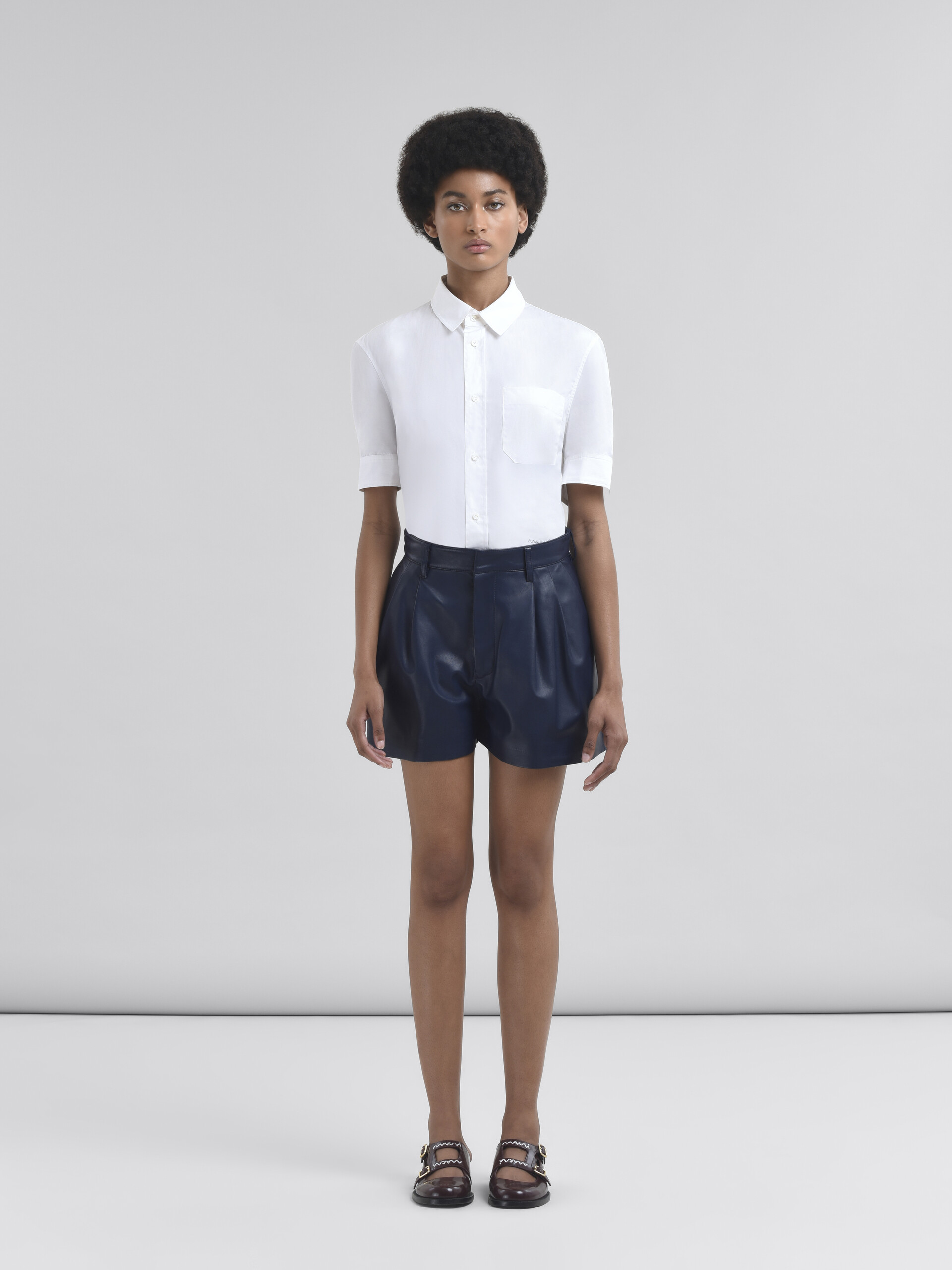 Short en nappa bleu - Pantalons - Image 2