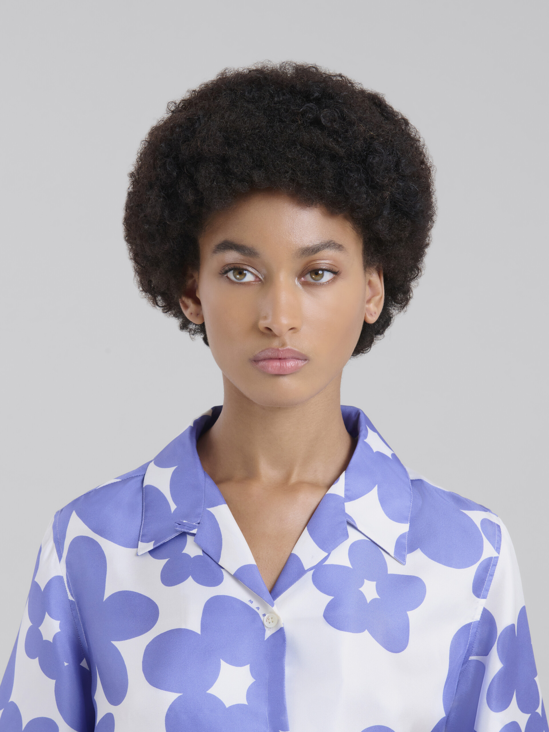 Silk bowling shirt with blue and white Dillies motif - Shirts - Image 4