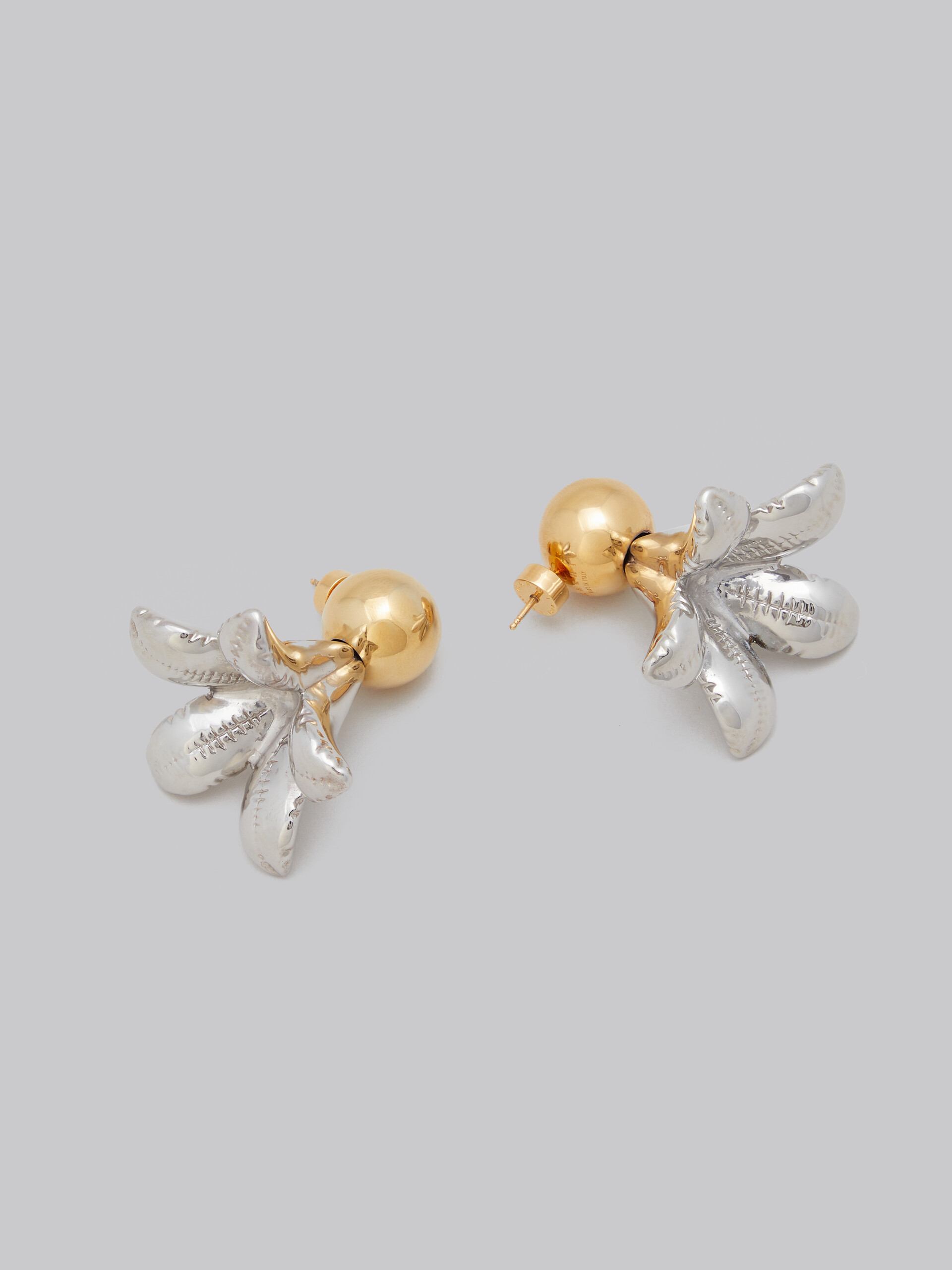 Boucles d’oreilles pendantes avec fleur à effet rembourré - Boucles d’oreilles - Image 3