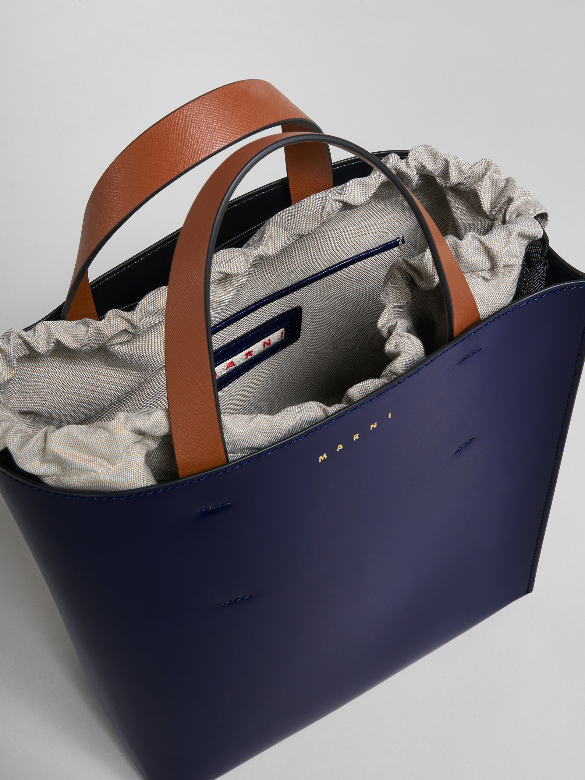 MUSEO bag piccola in pelle blu e bianca - Borse shopping - Image 4