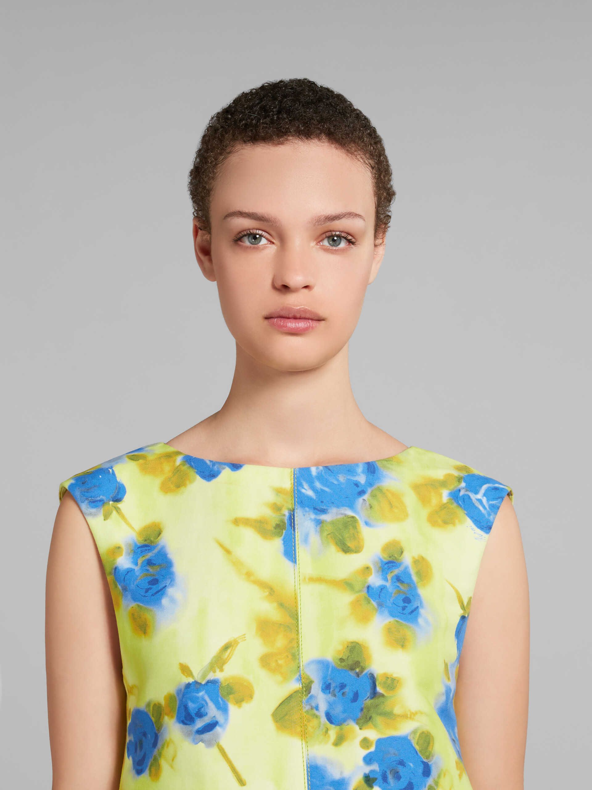 Gelbes Kokonkleid aus Cady mit Idyll-Print - Kleider - Image 4
