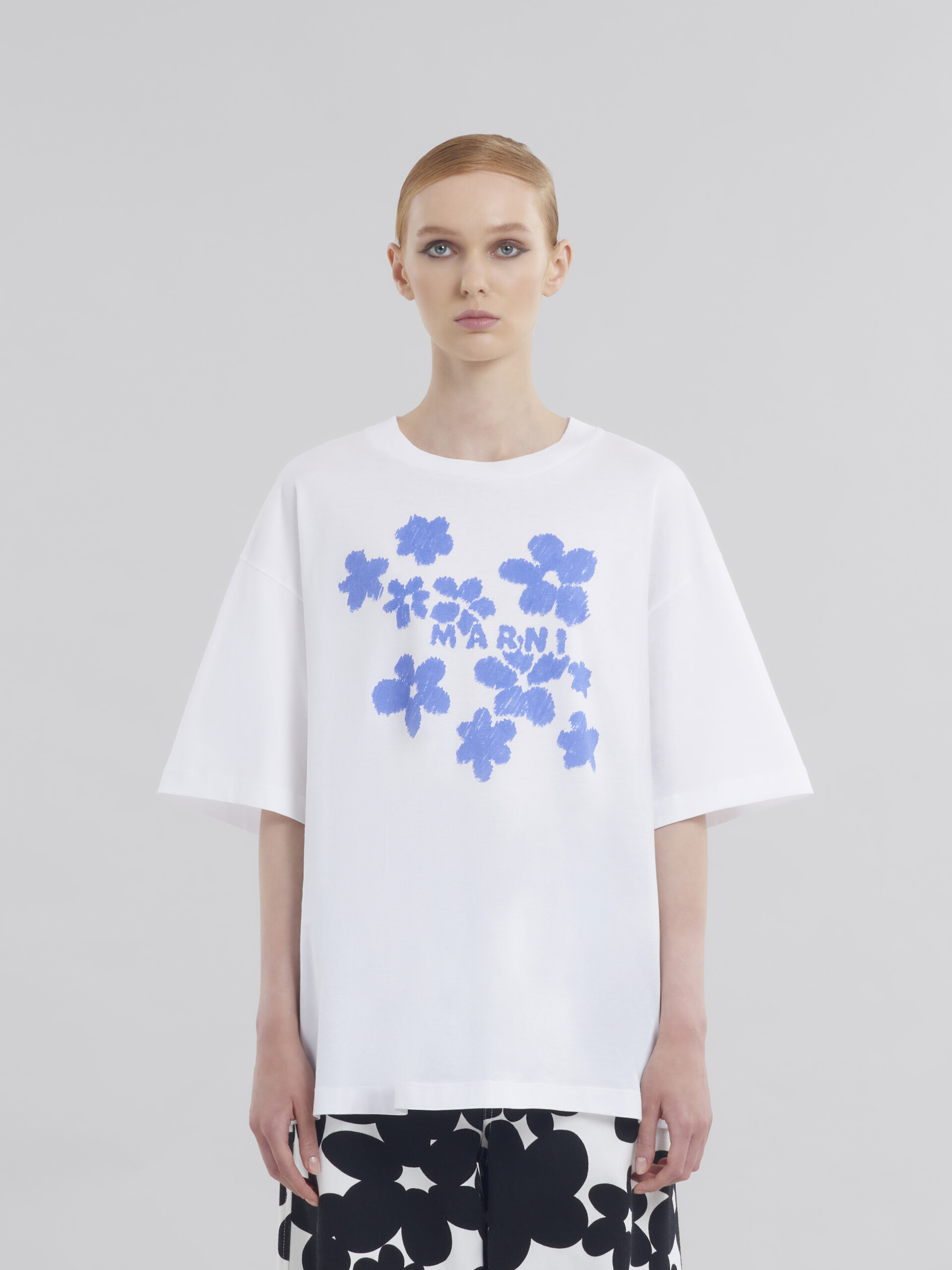 White cotton T-shirt with Daisy Garden print - T-shirts - Image 2