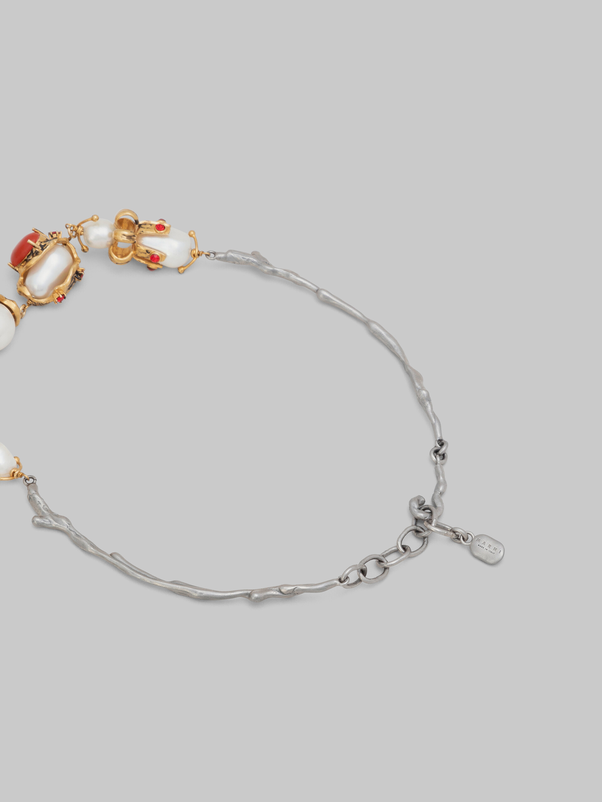 Gold- und palladiumfarbene Halskette mit eingeschalten Perlenanhängern - Halsketten - Image 4