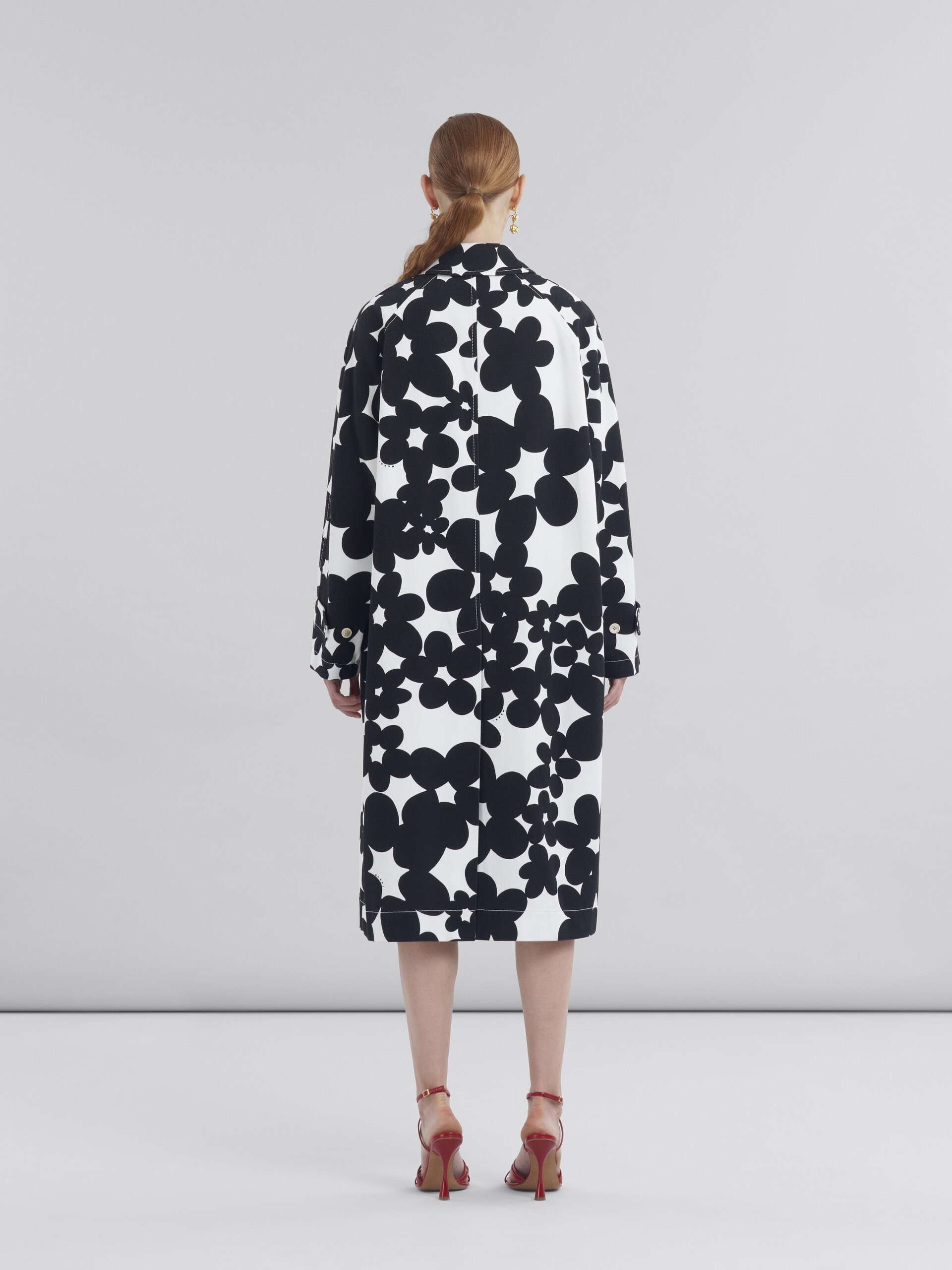 Cotton duster coat with black and white Dillies print - Coat - Image 3