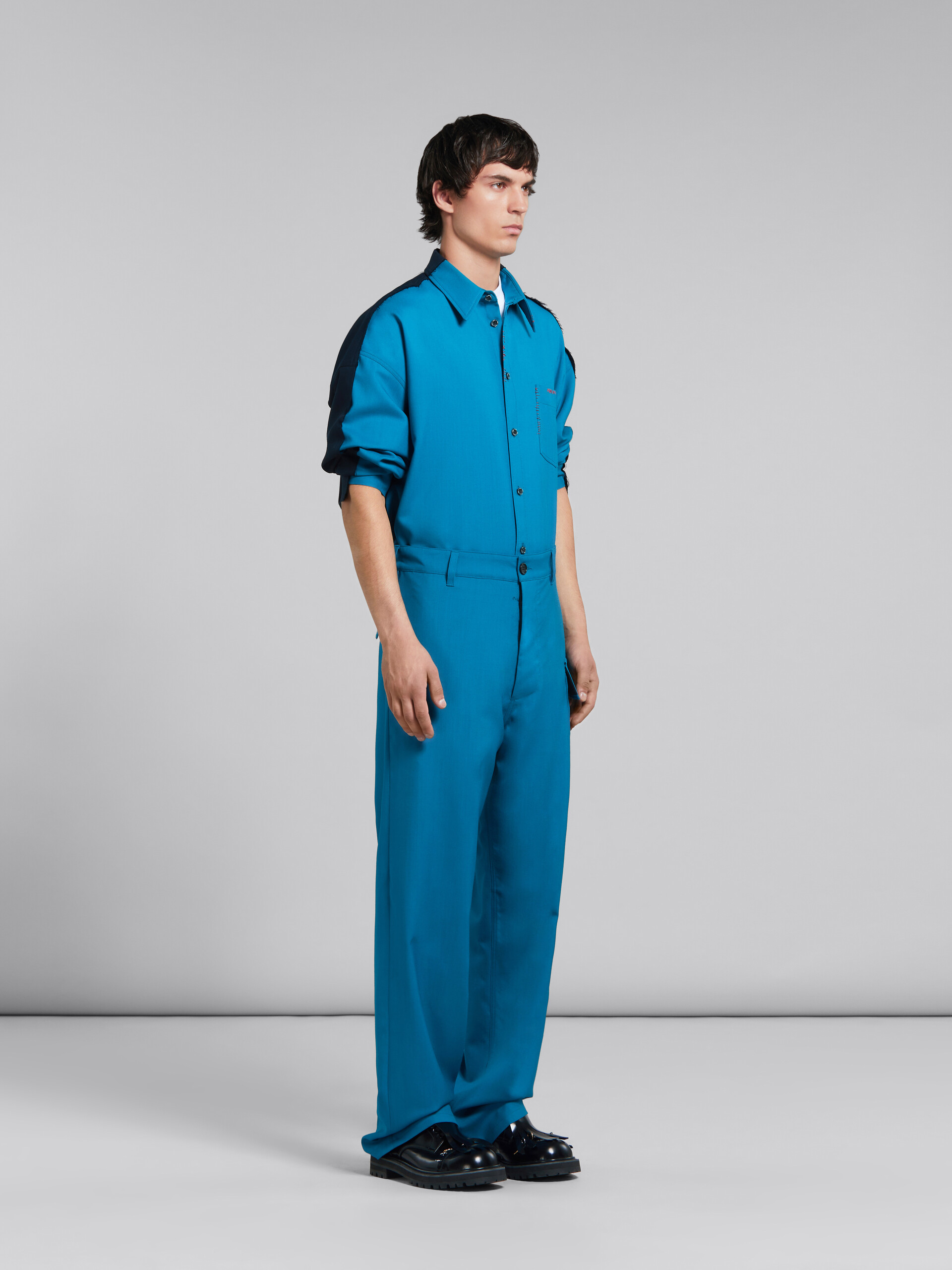Blaugrüne Hose aus Tropenwolle mit Utility-Tasche - Hosen - Image 5