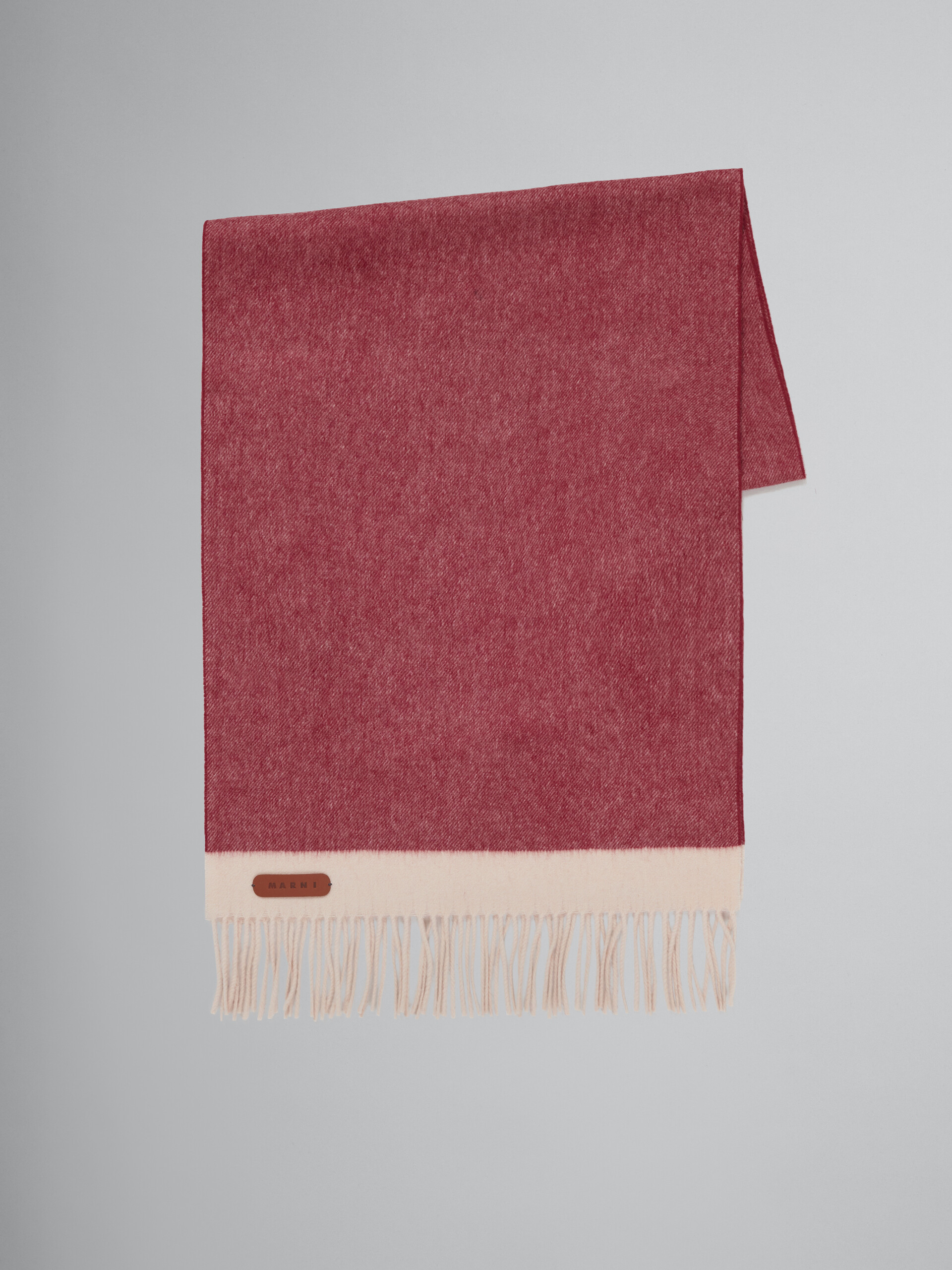 Écharpe bordeaux en laine vierge et cachemire avec patch en cuir - Écharpes - Image 1