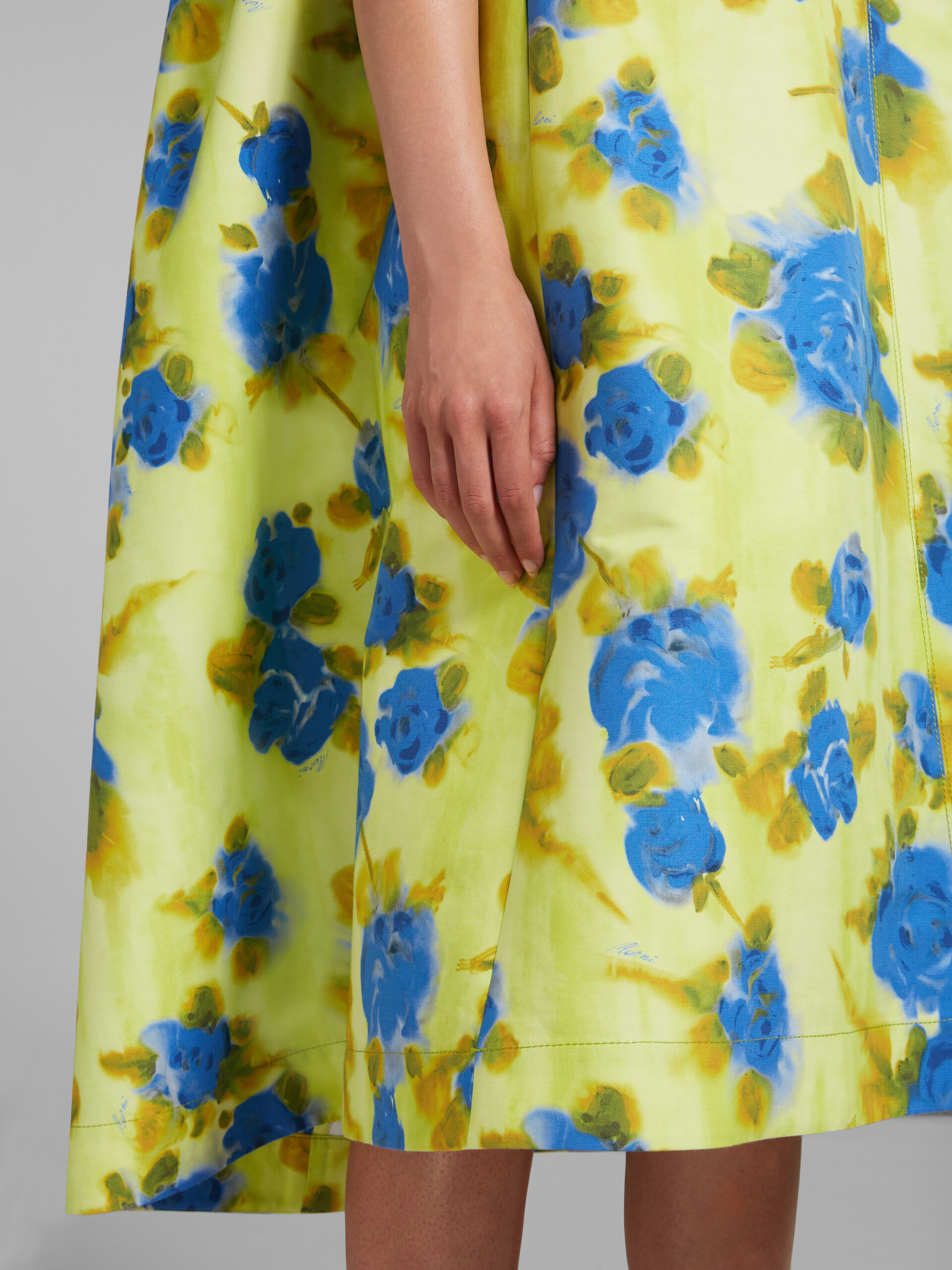 Gelbes Kokonkleid aus Cady mit Idyll-Print - Kleider - Image 5