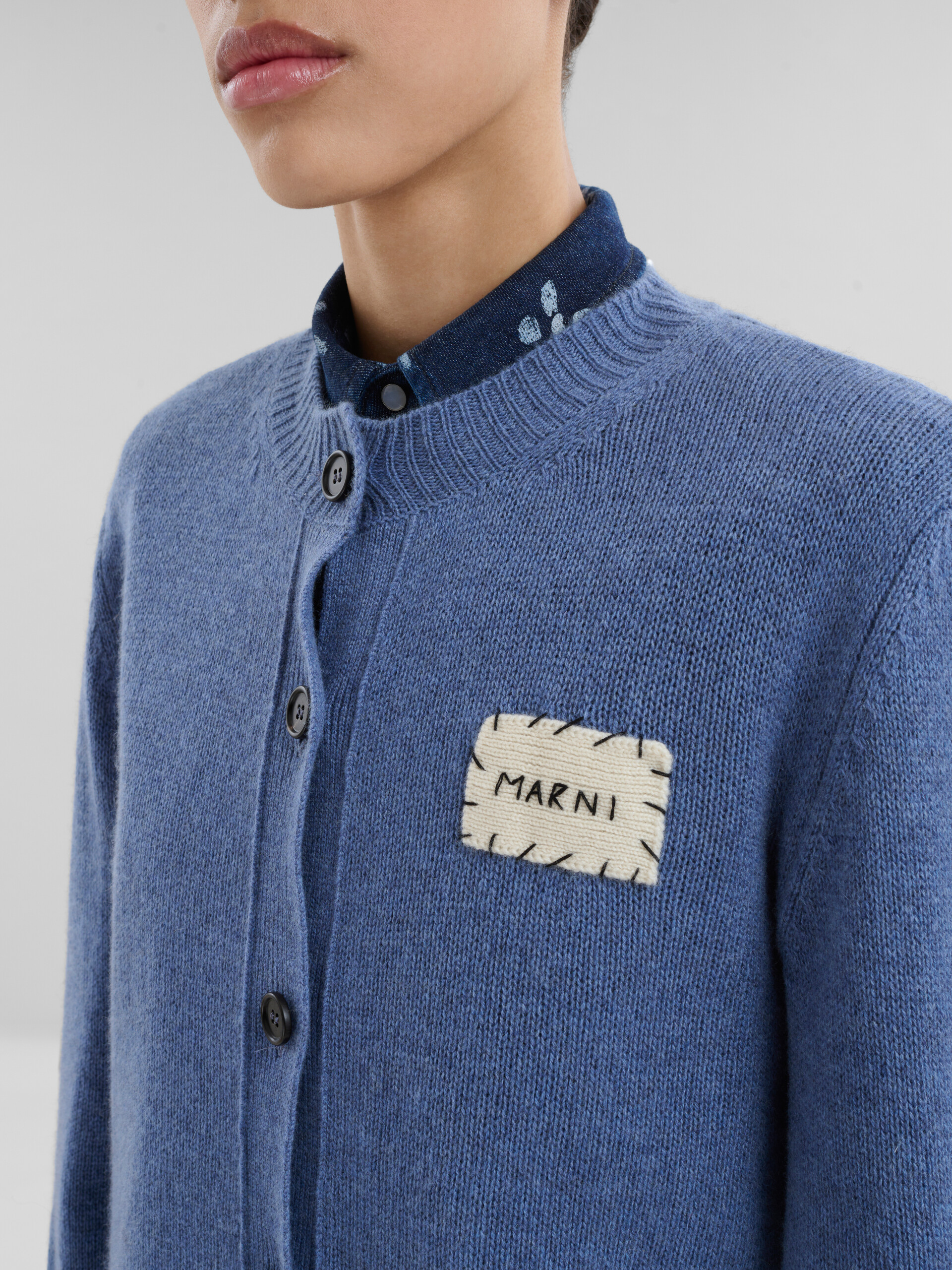 Blue cashmere cardigan with Marni patch - Pullovers - Image 4