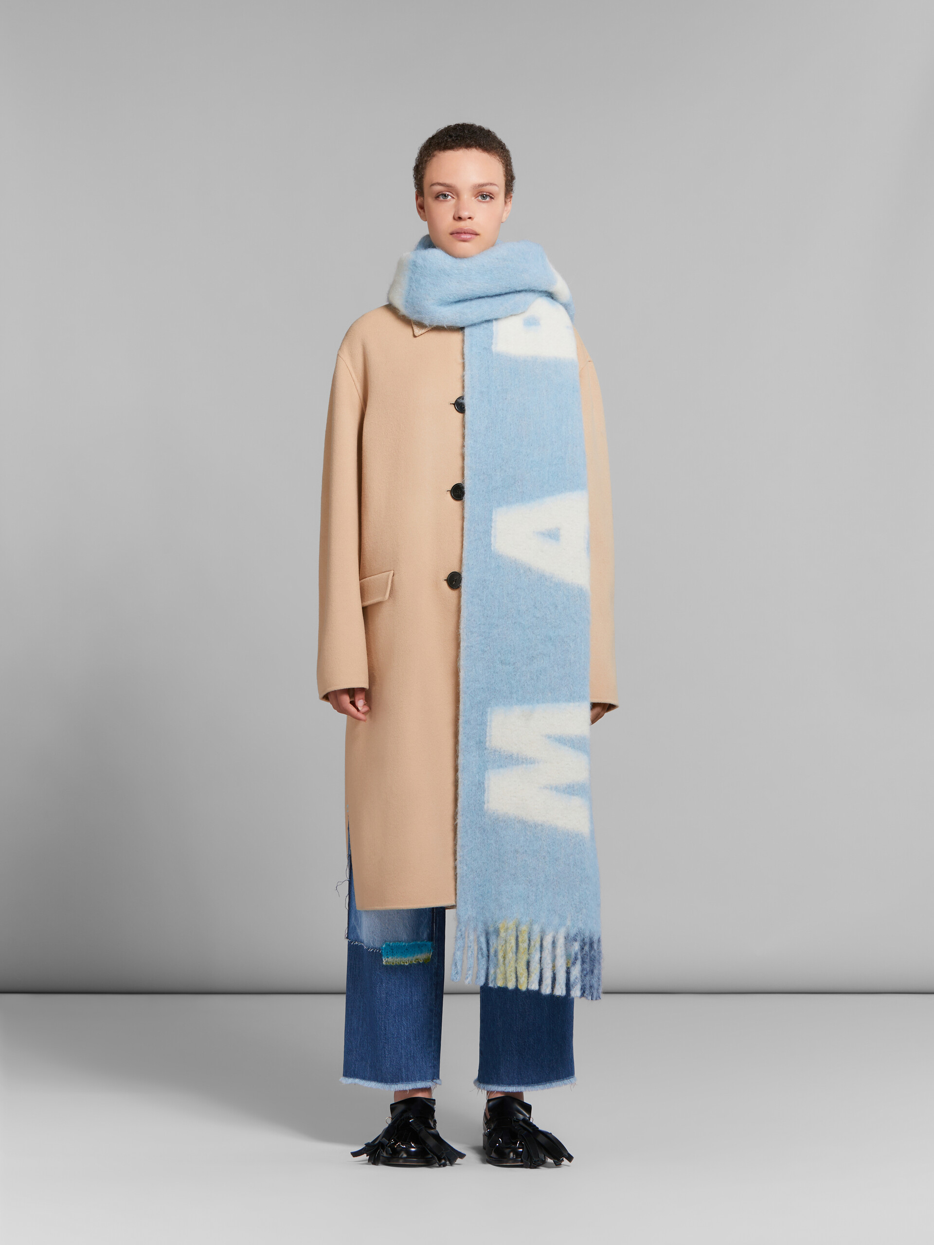 Sciarpa in lana e mohair azzurra con maxi logo - Sciarpe - Image 2