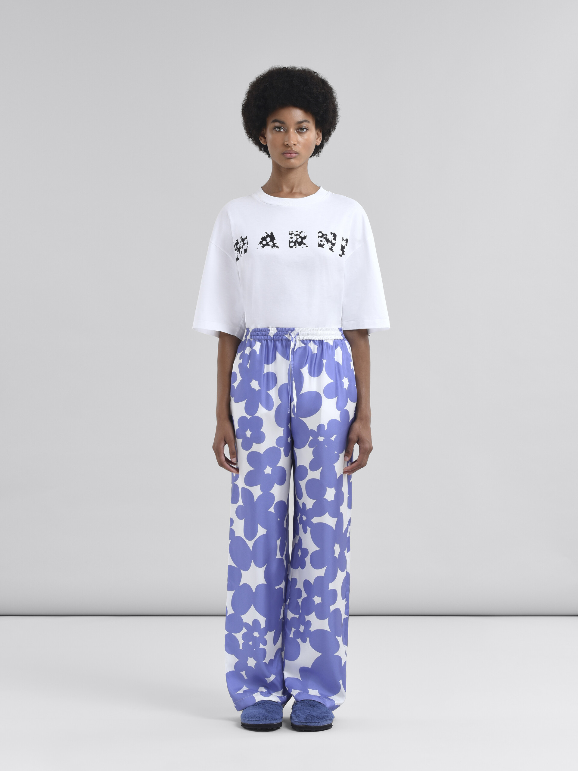 Silk pyjama trousers with white and light blue Dillies print - Pants - Image 2