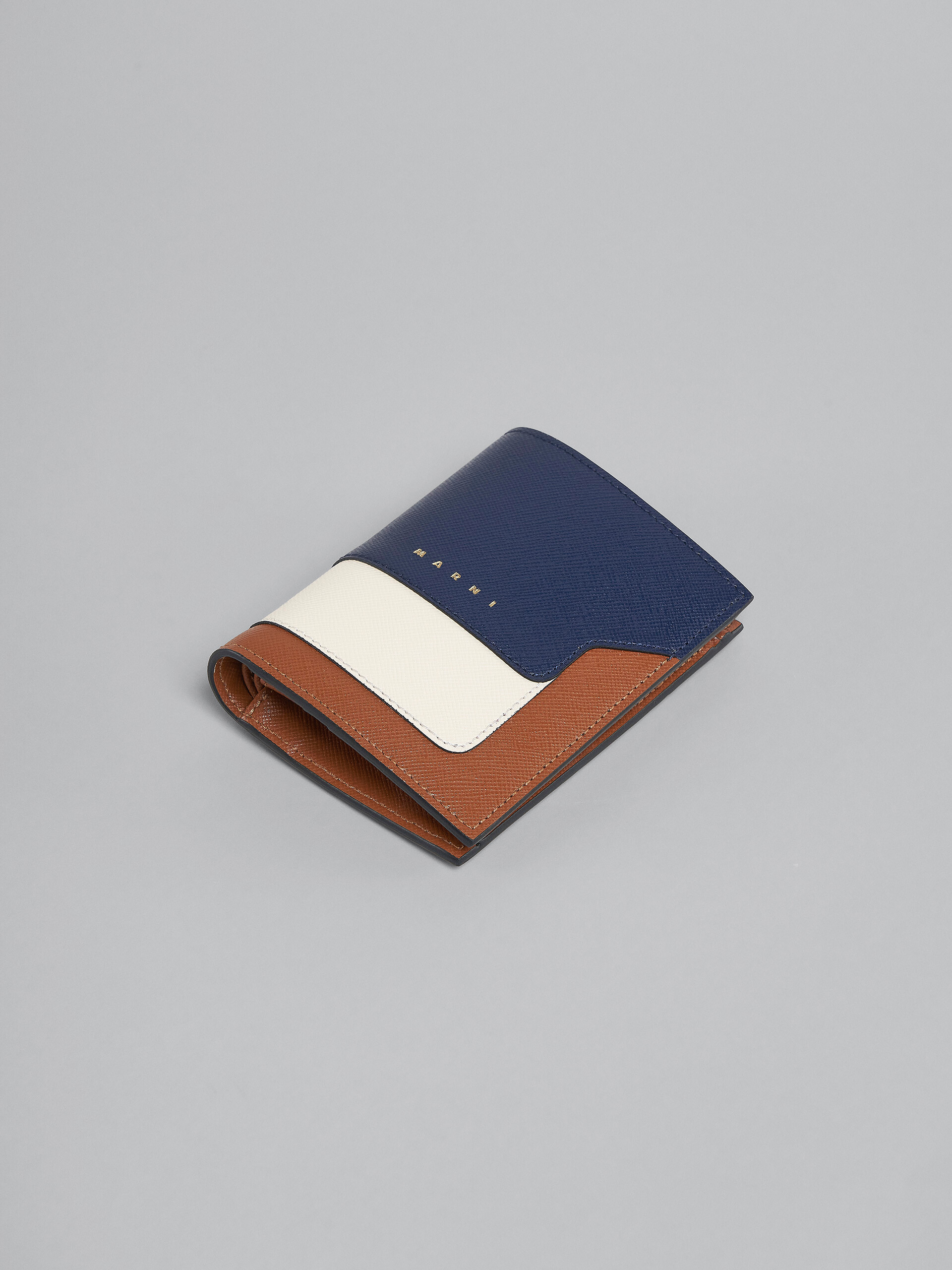 ティーグリーン、ライムストーン、ライトキャメル　サフィアーノレザー製二つ折りウォレット - 財布 - Image 5