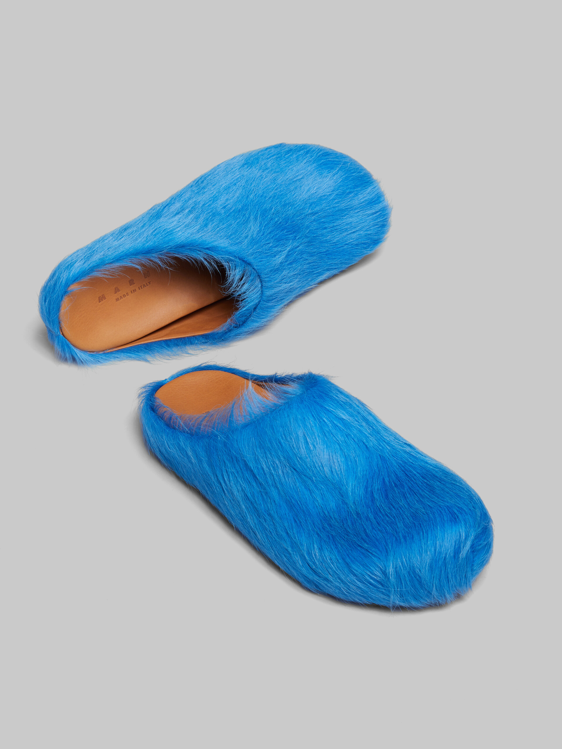 Zueco Fussbett de piel de becerro de pelo largo azul - Zuecos - Image 5