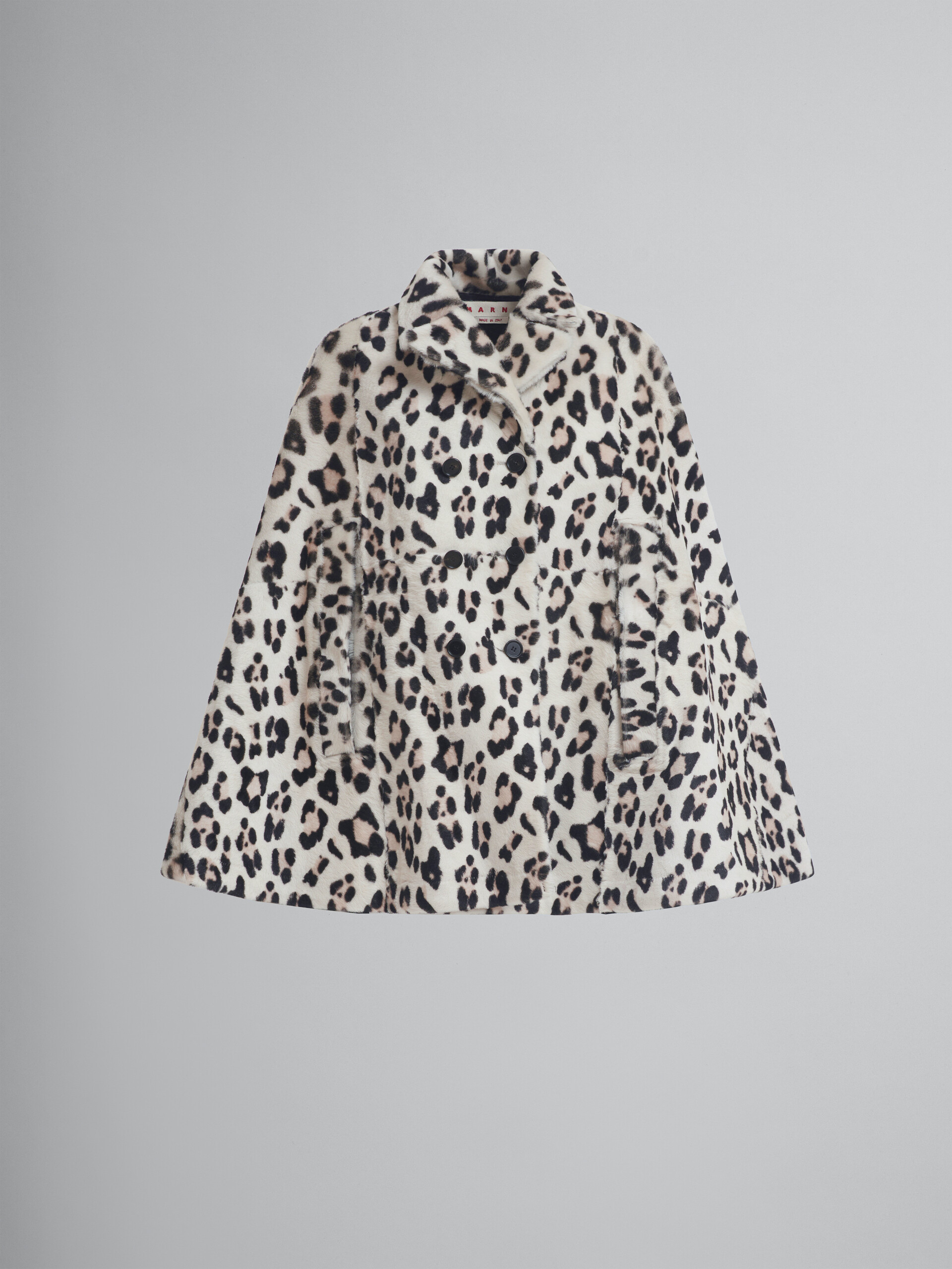 Geschorenes Shearling-Cape mit Animal-Print - Jacken - Image 1