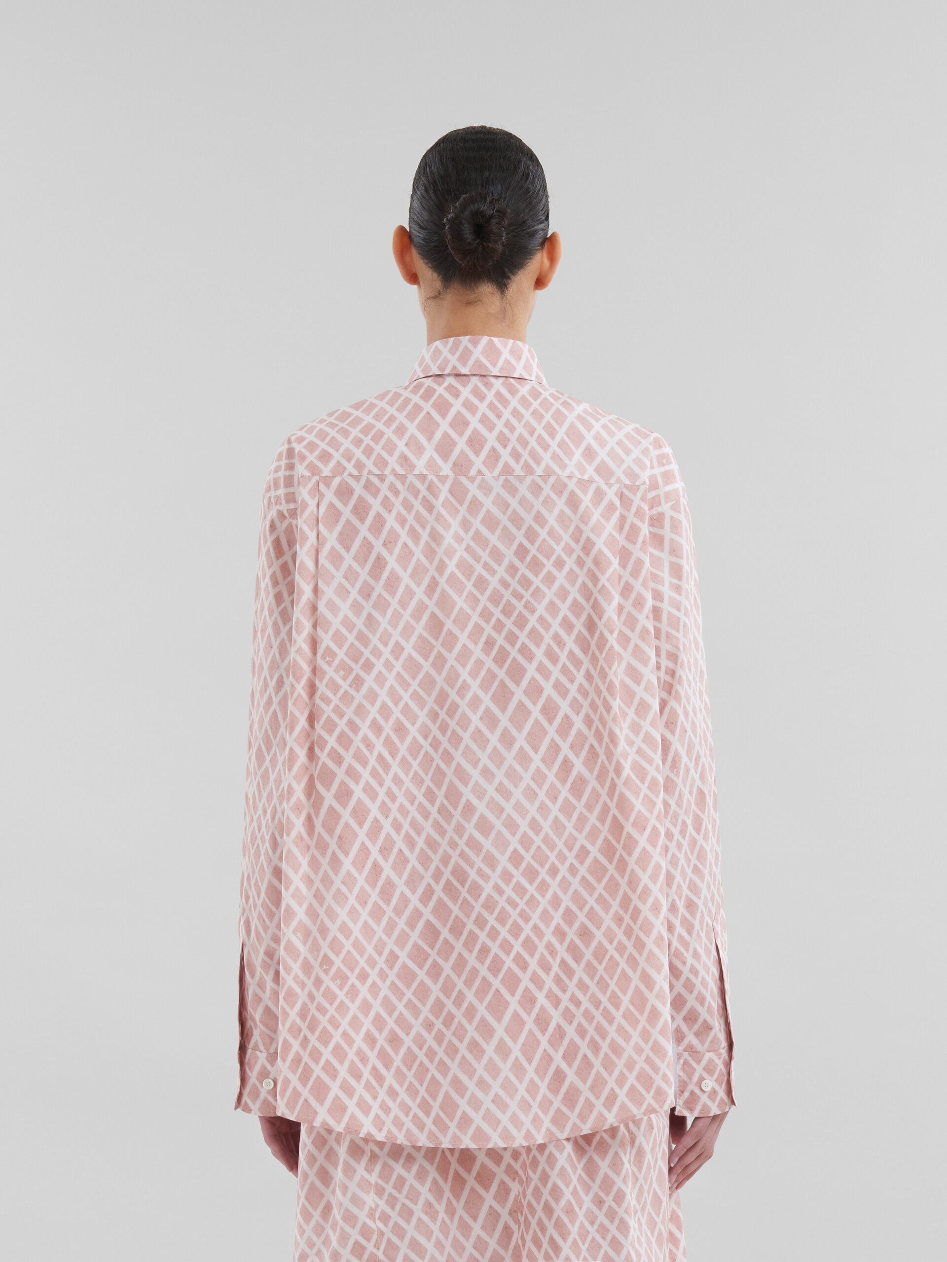 Camisa oversize rosa de popelina con estampado Landscapes - Camisas - Image 3