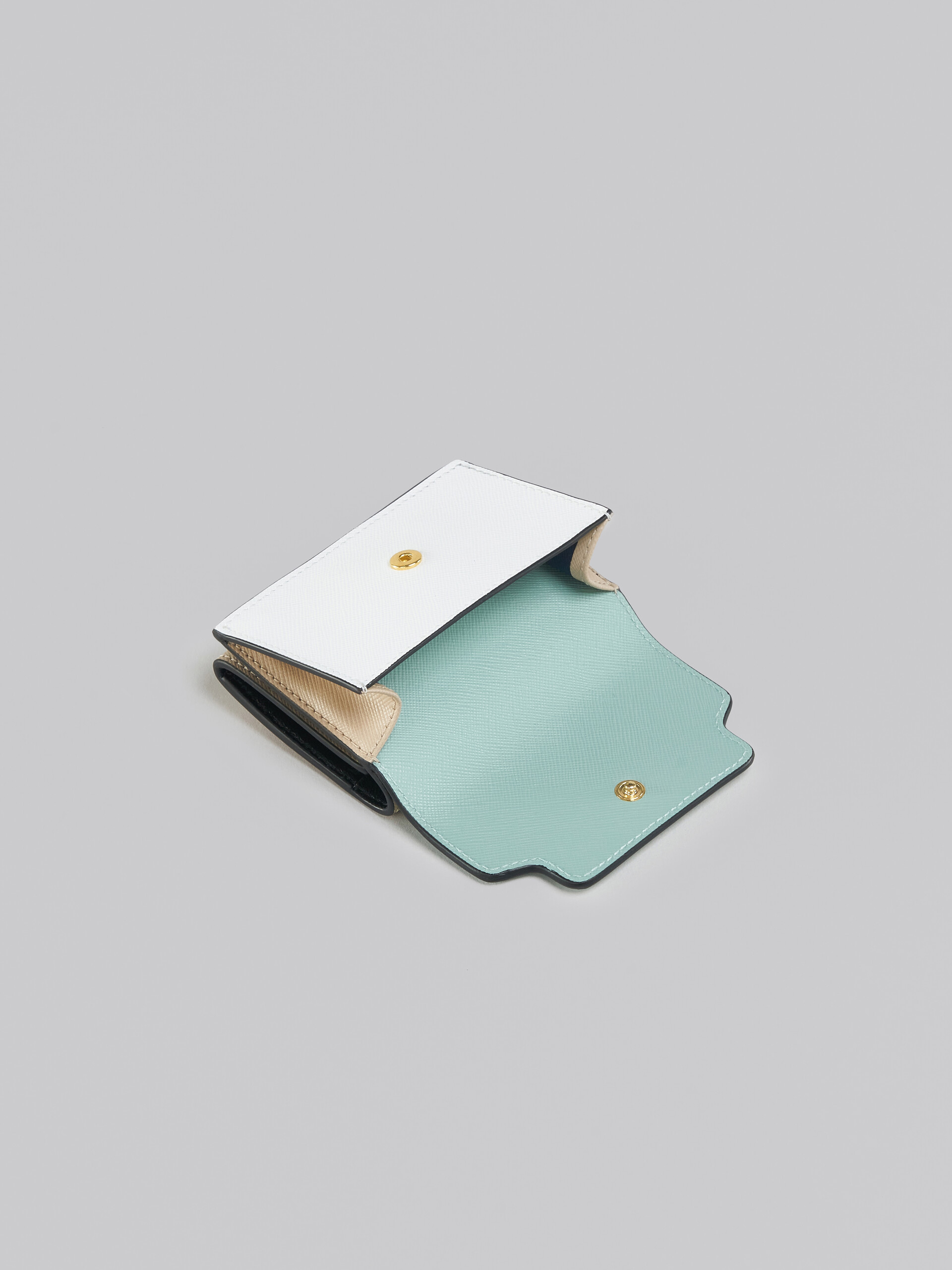 Portafoglio tri-fold in pelle saffiano verde, bianca e marrone - Portafogli - Image 5