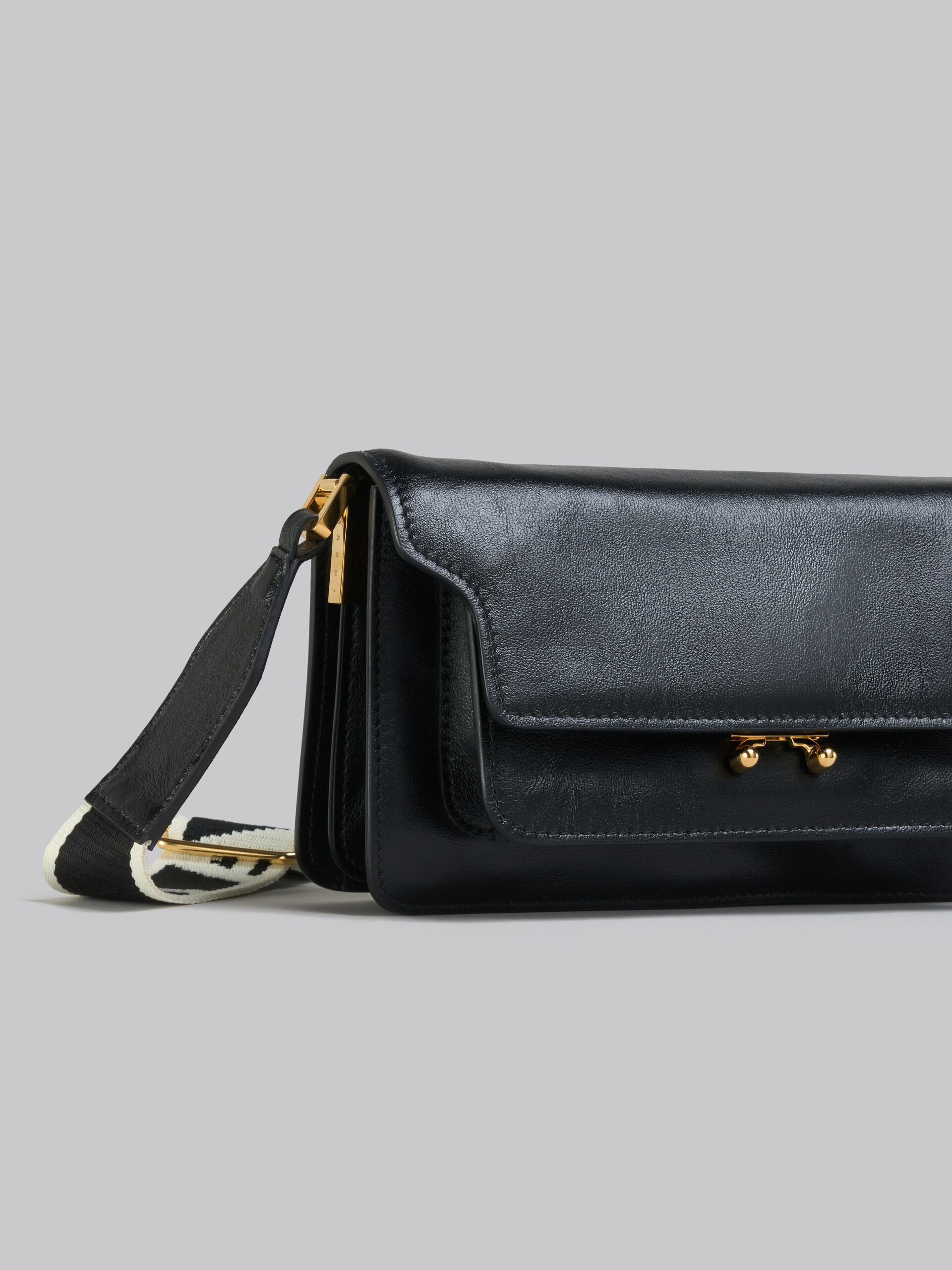 Brown leather E/W Soft Trunk Bag with logo strap - Shoulder Bag - Image 5