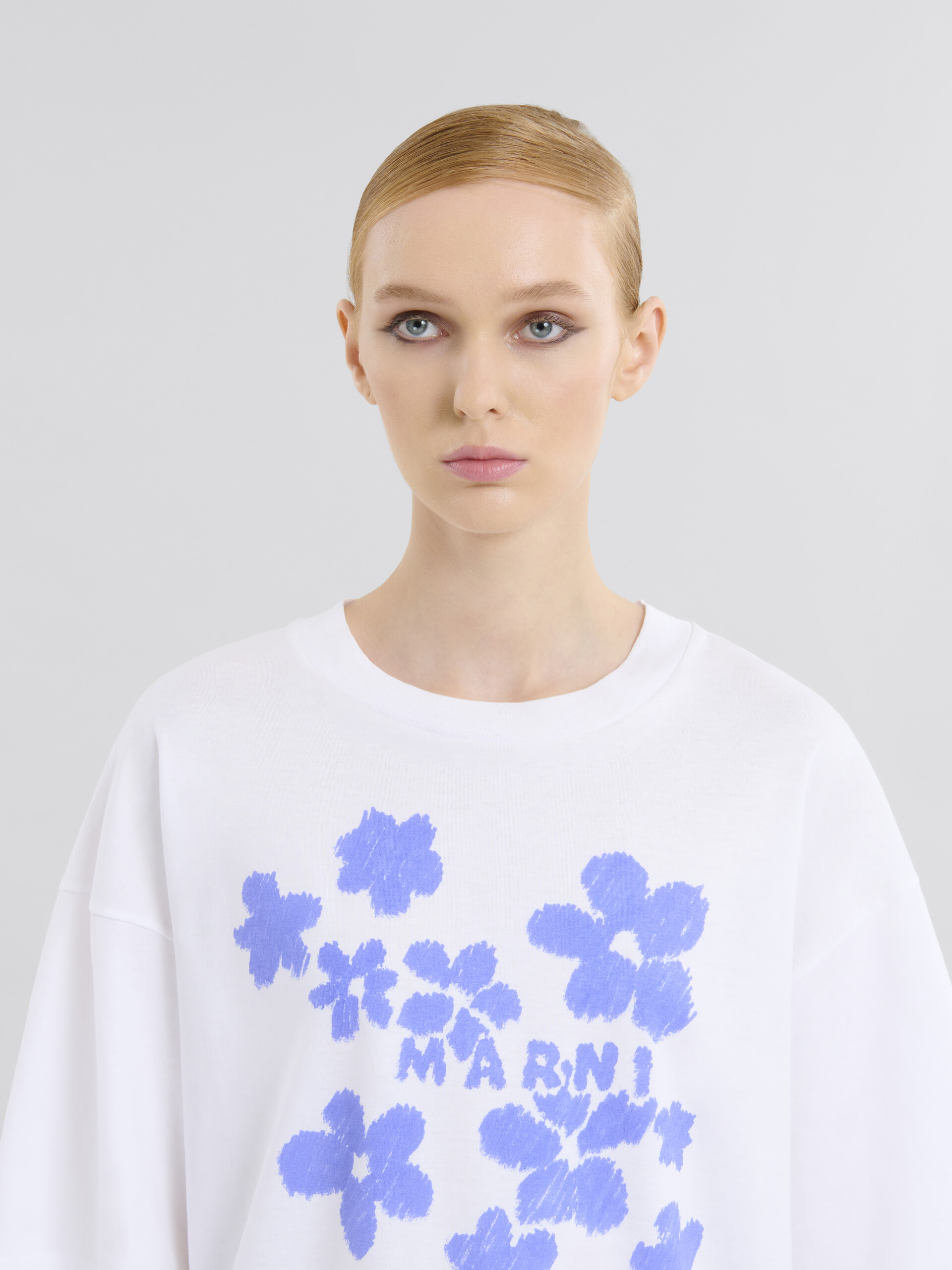 White cotton T-shirt with Daisy Garden print - T-shirts - Image 4