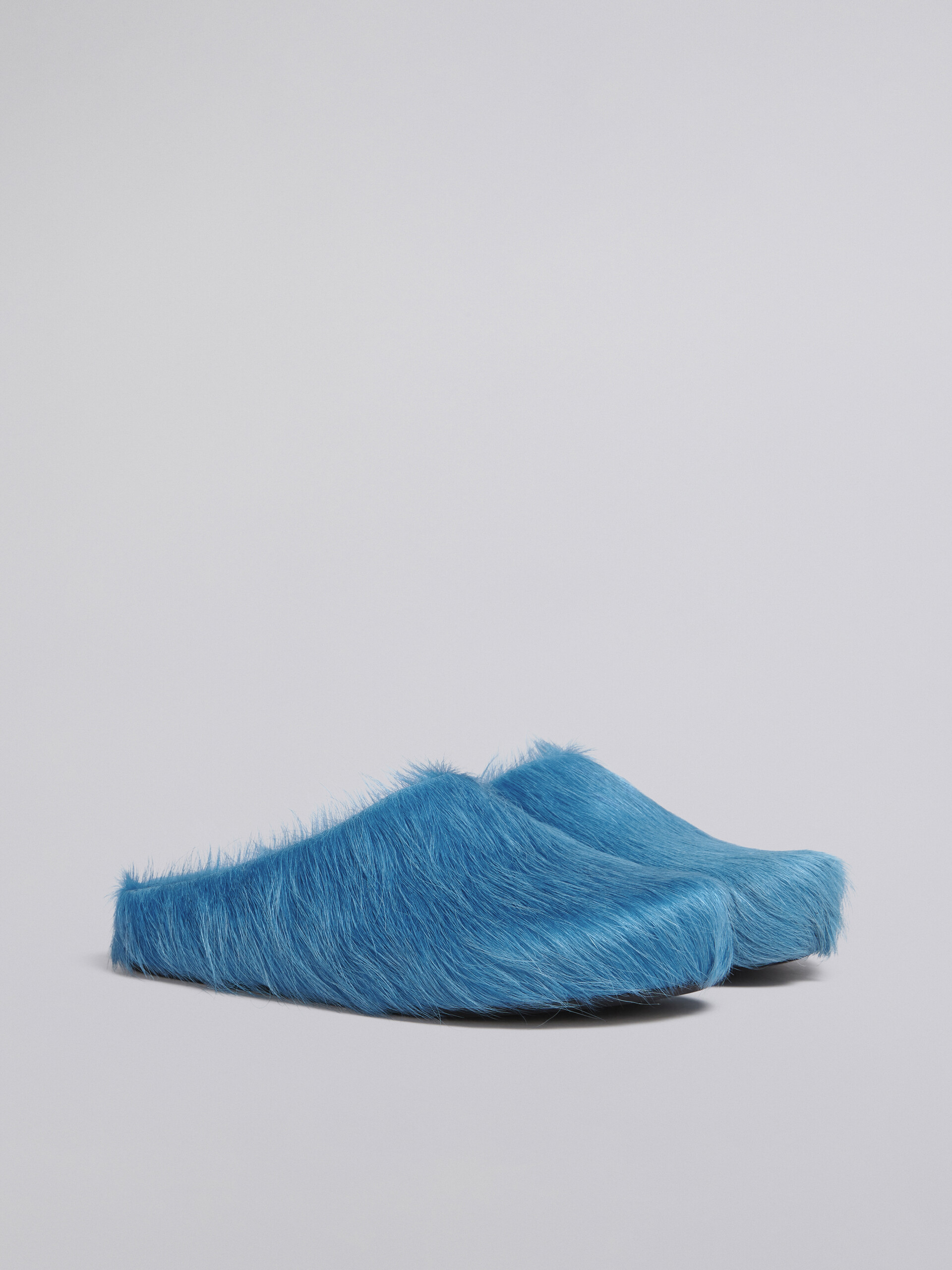Mocassins ouverts sensation pieds nus en cuir de veau bleu - Sabots - Image 2
