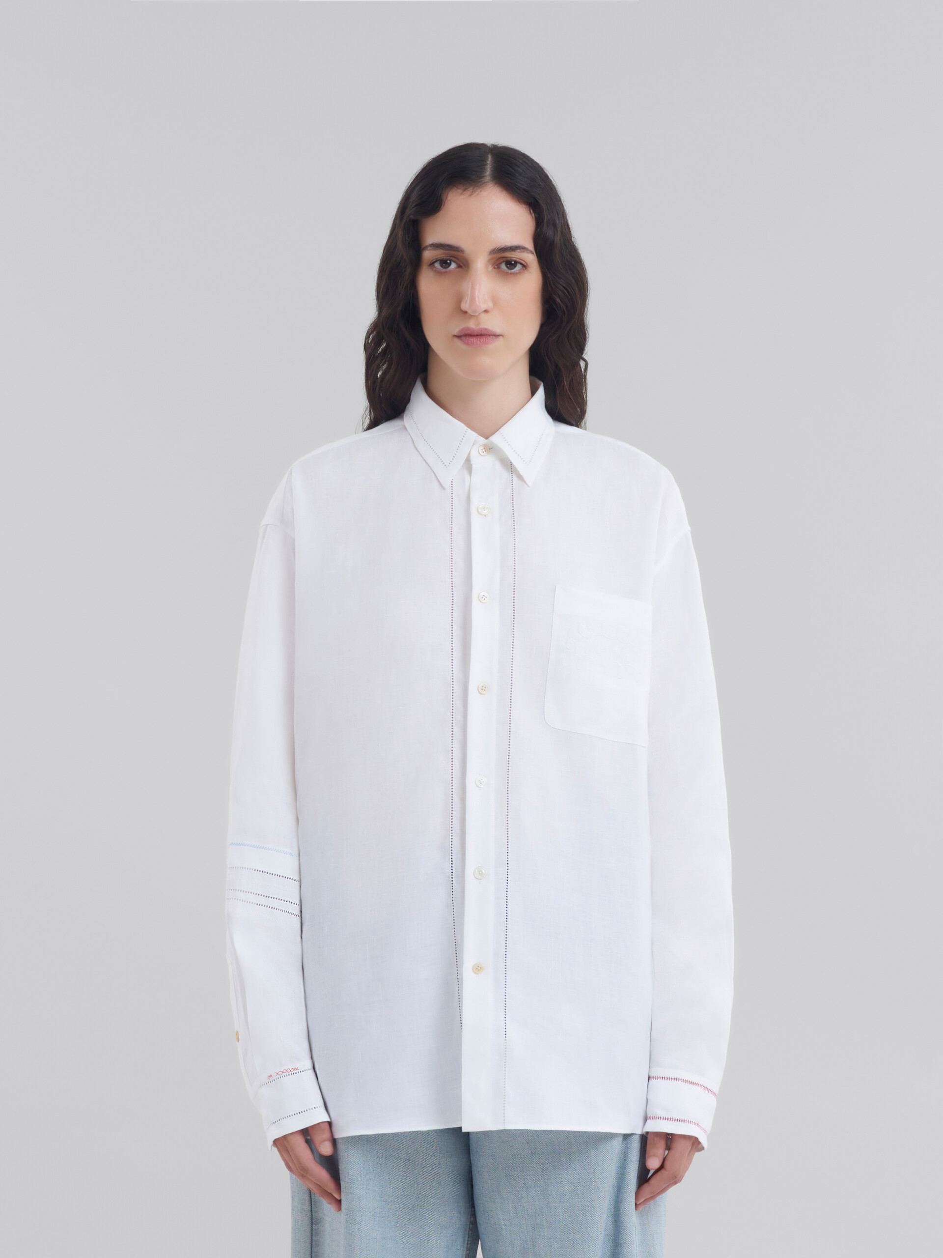 Chemise en lin blanc avec broderie ajourée - Chemises - Image 2