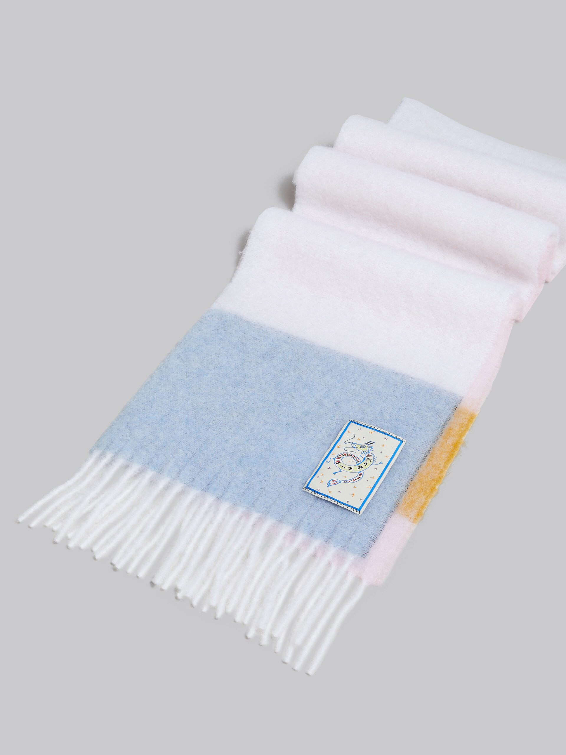 Bufanda blanca, azul y rosa de alpaca con parche de dragón - Bufandas - Image 3