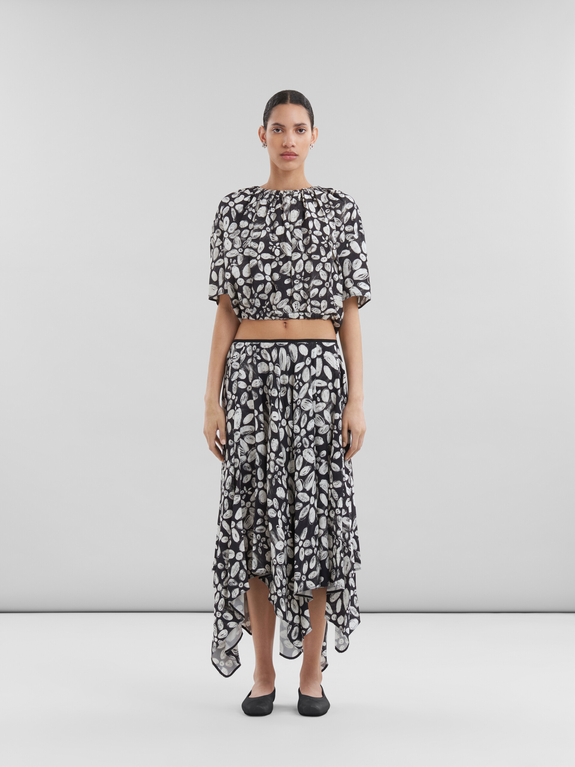Black satin-back crêpe midi skirt with Blooming print - Skirts - Image 2