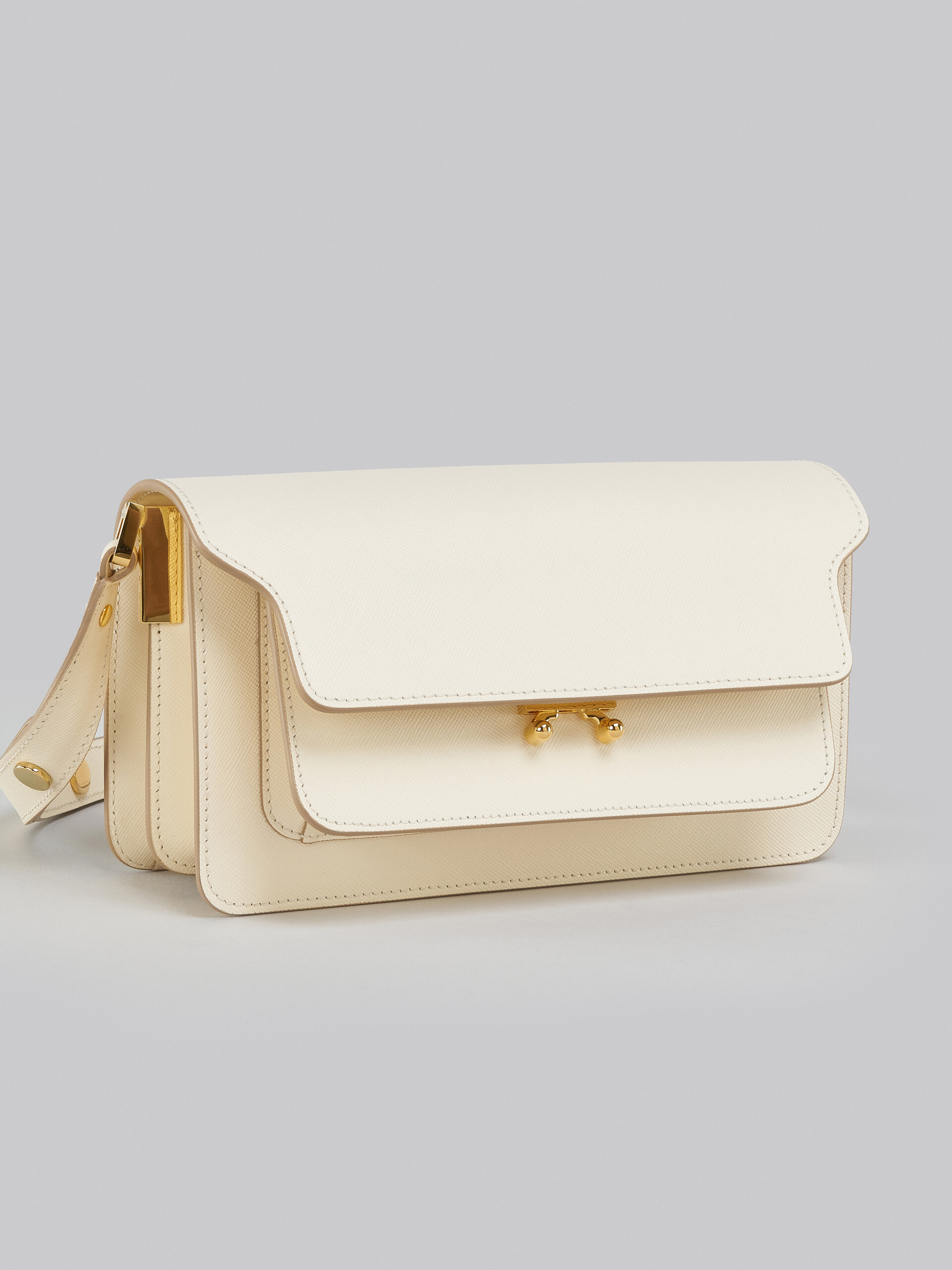 Trunk Bag E/W in pelle saffiano bianca - Borse a spalla - Image 5