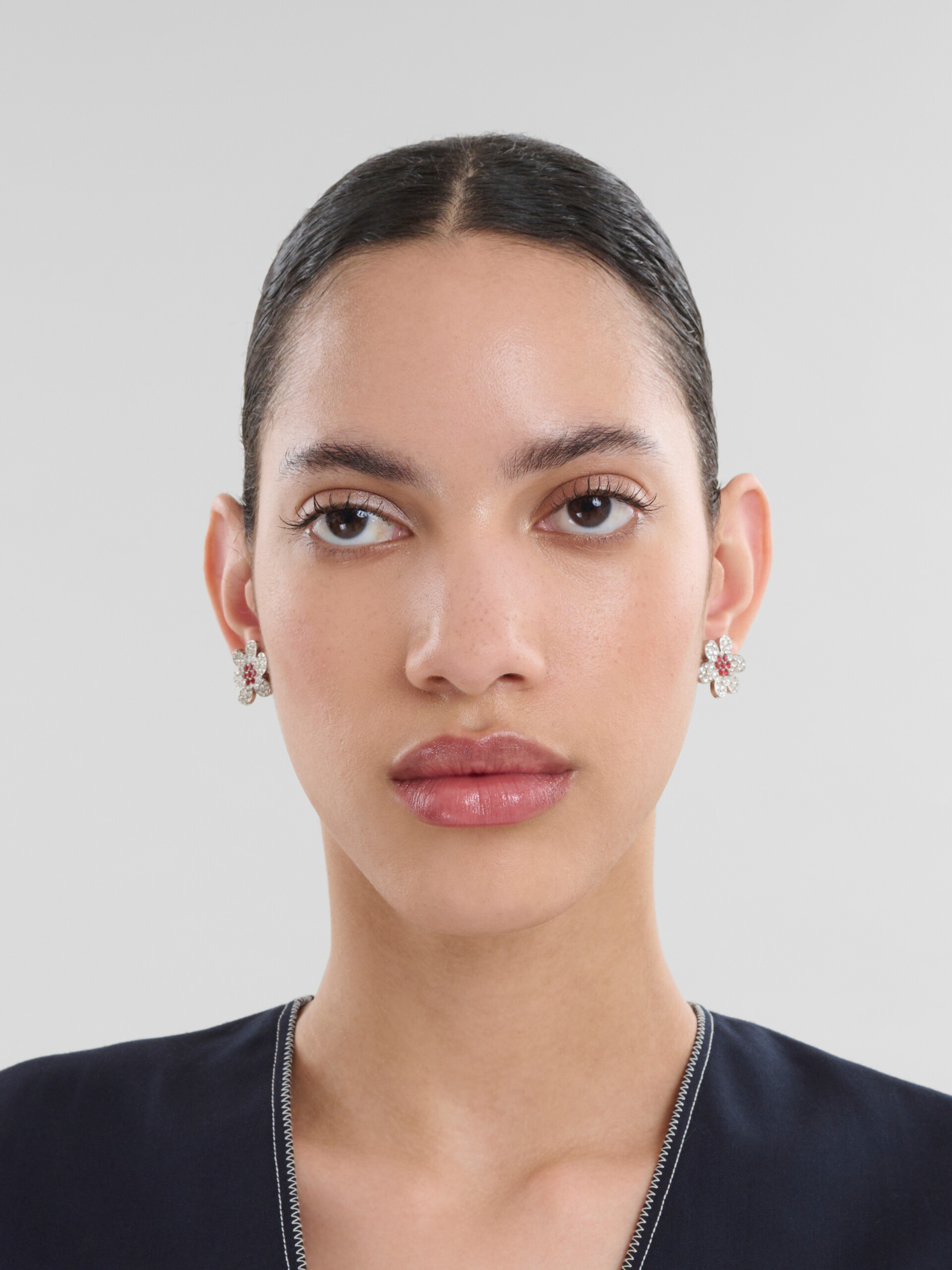 Daisy stud earrings with pavé rhinestones - Earrings - Image 2