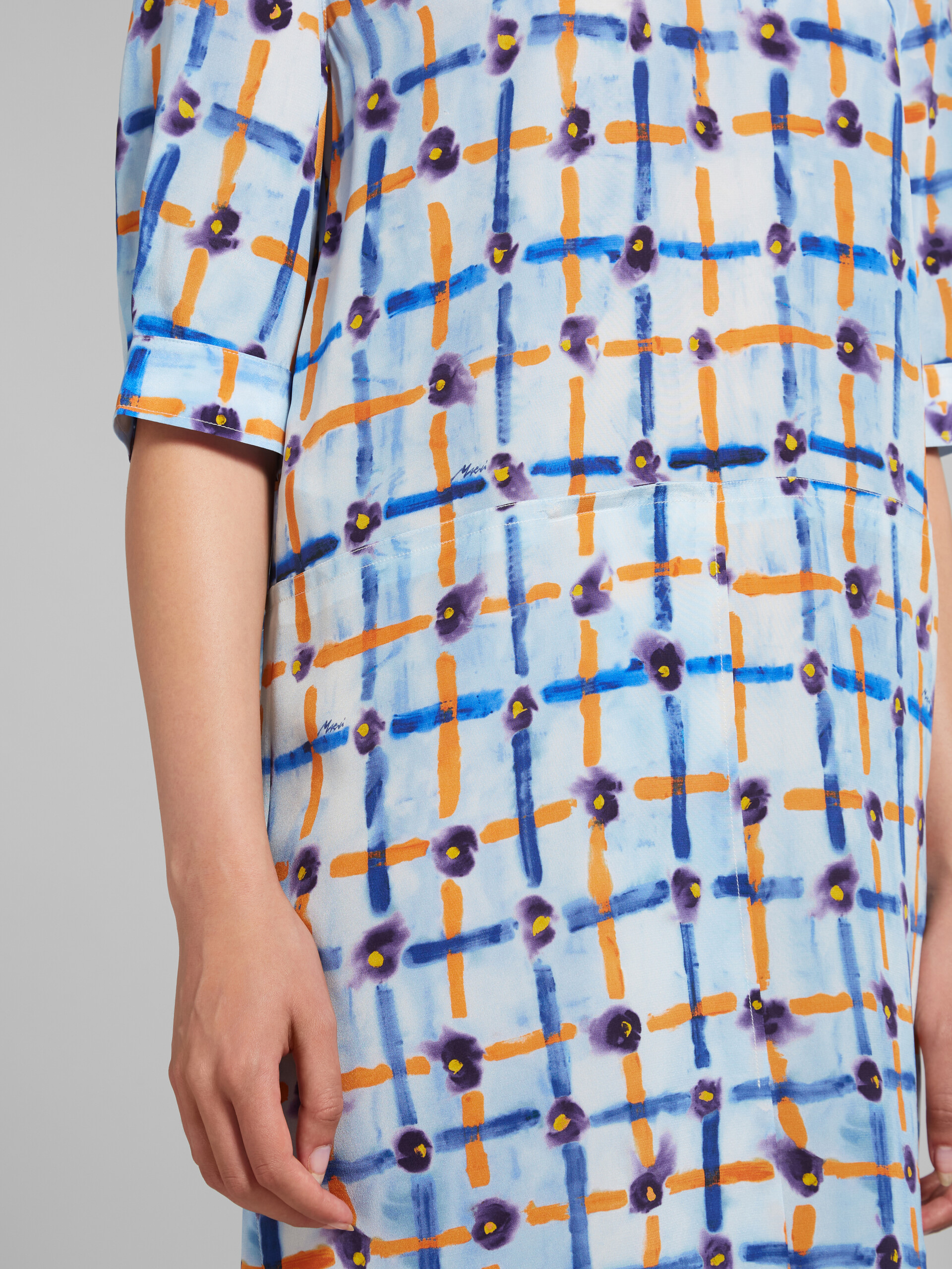Robe droite en crêpe de Chine avec imprimé Saraband - Robes - Image 5