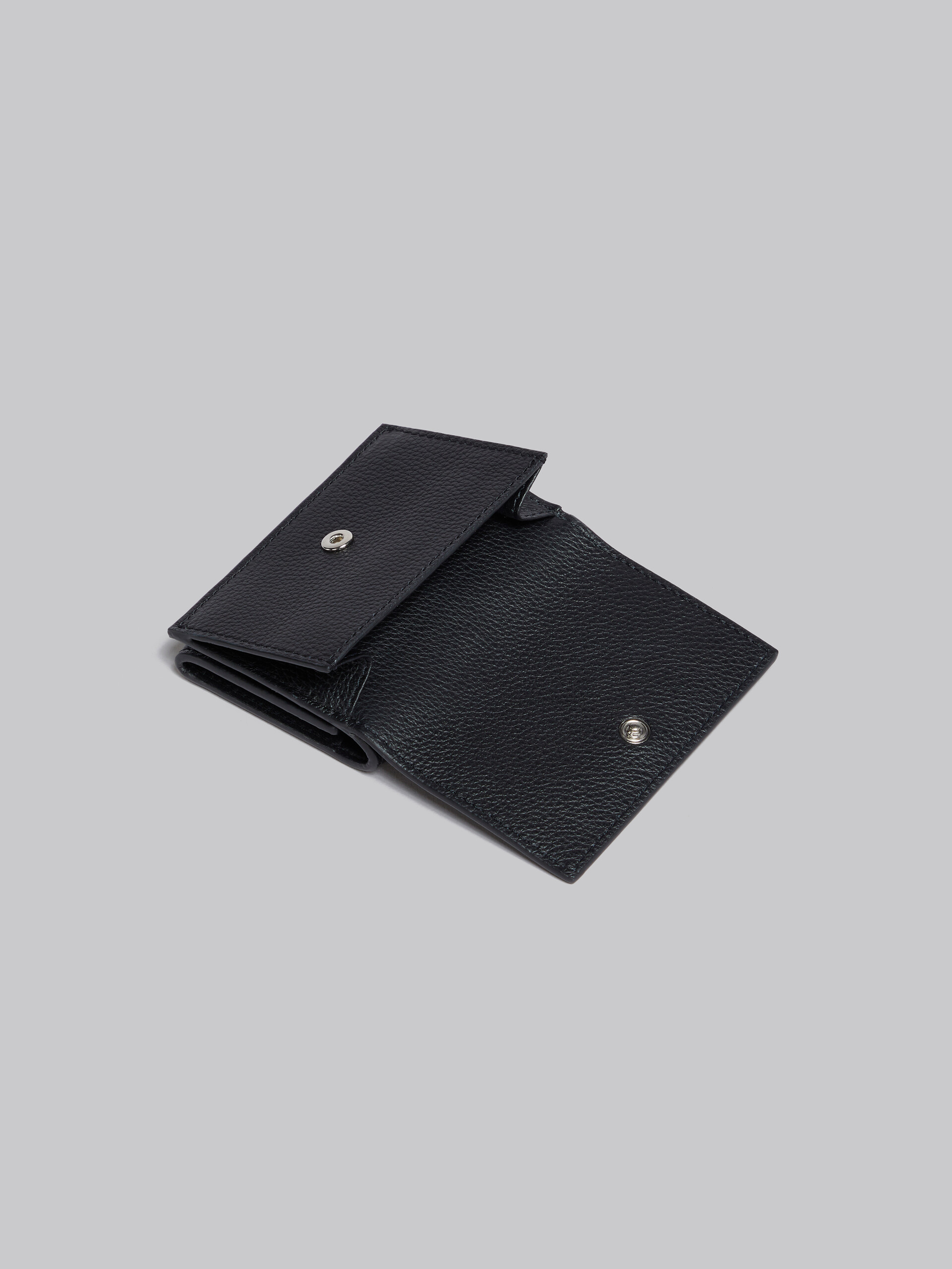 ブラック レザー製 三つ折りウォレット、マルニメンディング装飾 - 財布 - Image 5