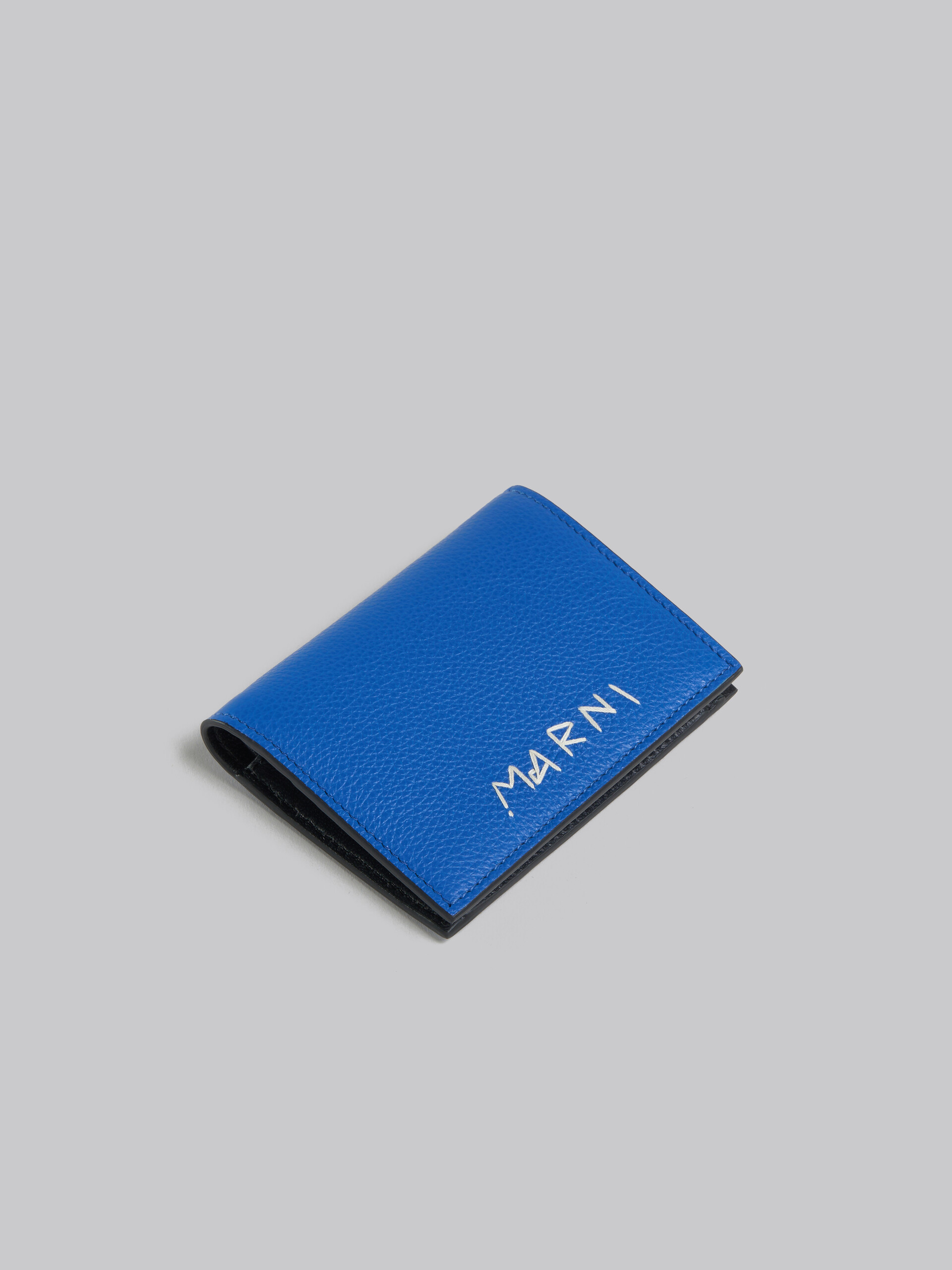 Portefeuille à deux volets en cuir bleu avec effet raccommodé Marni - Portefeuilles - Image 5