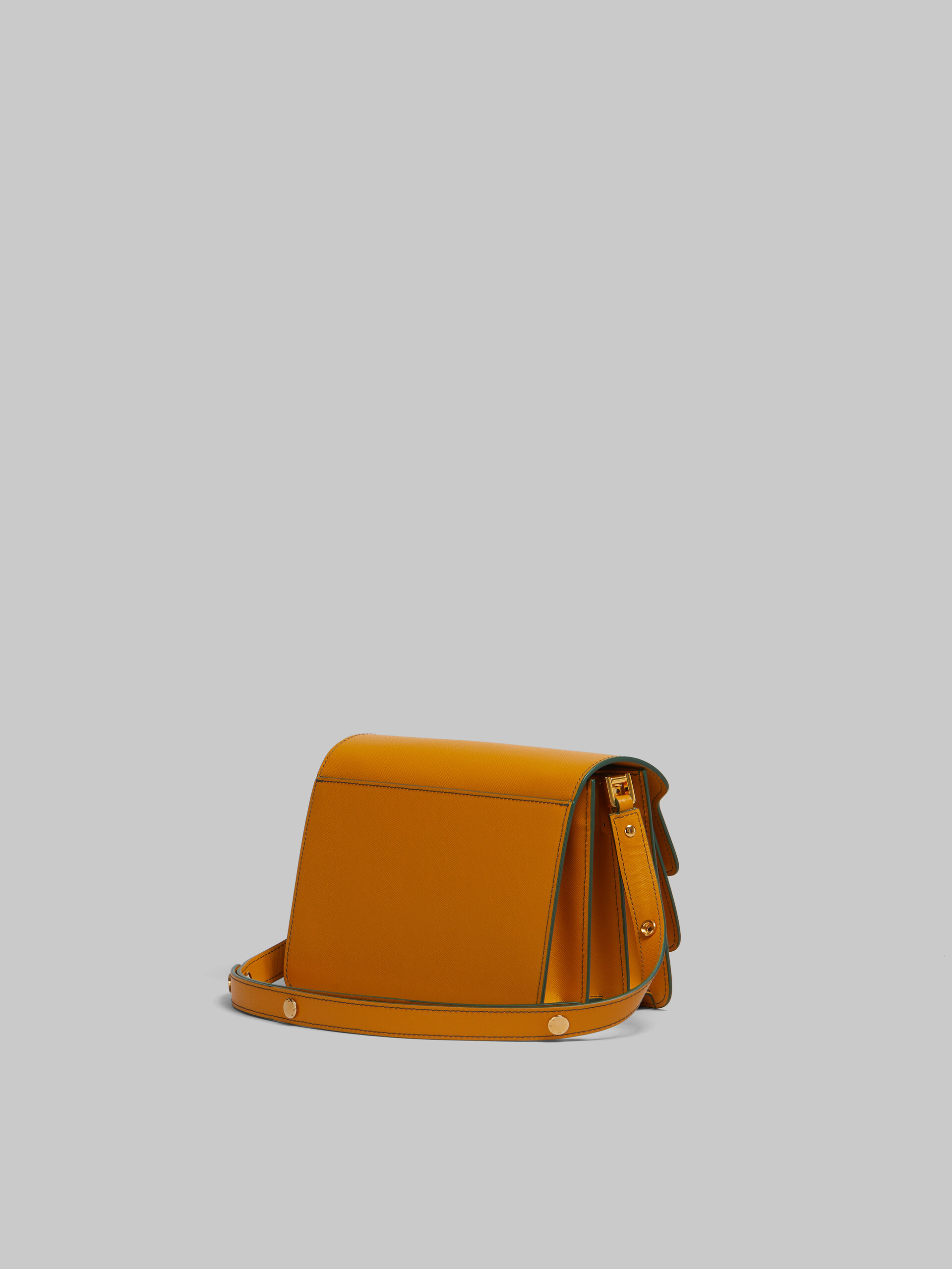 Sac Trunk de taille moyenne en cuir Saffiano beige - Sacs portés épaule - Image 3